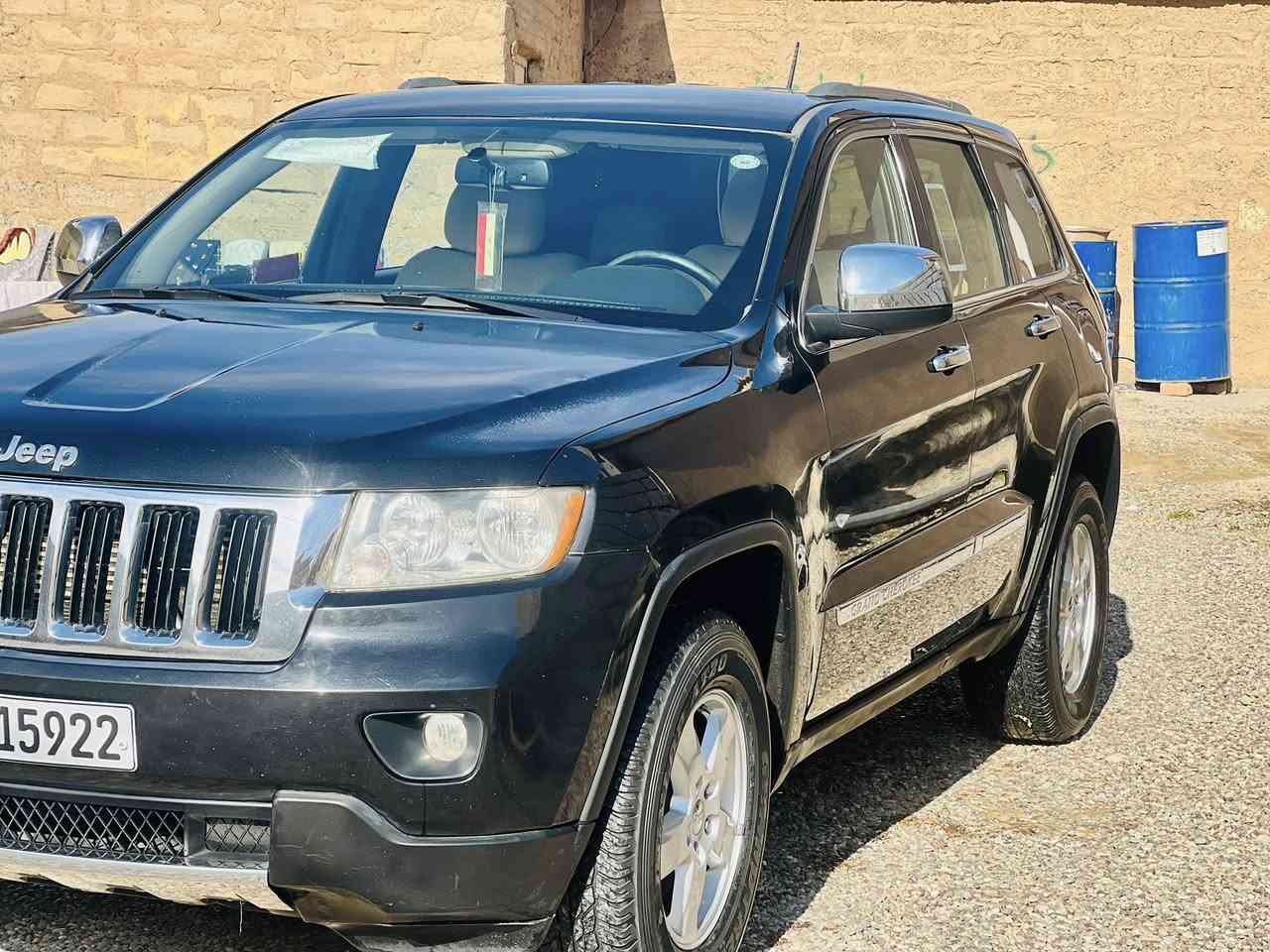 السلام عليكم!
جيب موديل 2011

وراد امريكي 

محرك ما مفتوح 

بدون صبغ + ملاحضات بسيطه 

تدفئه تبريد شرط 

تخم تاير جديد 

السعر 168 وبيهاا مجال بسيط 

للستفسار الاتصال عرقم ***********
