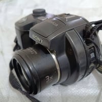 كامرة سوني • نظيفه جدا • مع ملحقات