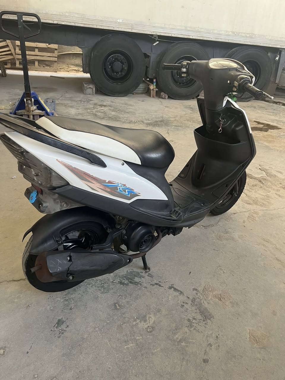 ماكس. عدله. حاويه.  ماصله. هواي من طالعه. ؟ مكفوله من كلشي. اي نقص ما بيه. دراجه شلعه ومعدل تجي تفحص وشوفه. مكينه. مكفوله. ماكني ناصريه سوق شيوخ  سعر. مليون و100 …بيه. مجال. قليل.حك جيه. .. رقمي >***********
