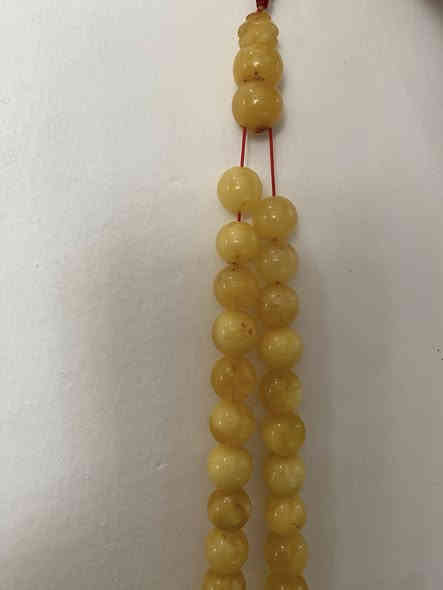 كهرب بولوني ماخذه لون مغلفه سعر غرام 5 الاف عراقي فقط سبحه وزنها 73 غرام شباب منو مهتم للتواصل واتساب على رقم *********** يوجد توصيل جميع محافظات
