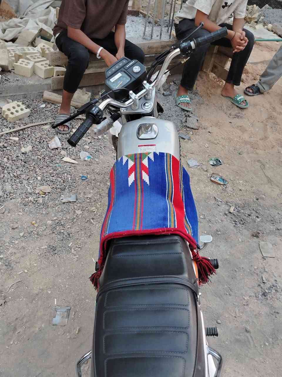 مكلف بنشر دراجه ناسوكي نضيفه مامشيه صارلها شهر من طالعه من لمعرض كلشي شغال بيه نضيقه حيلل سعر 850حك جيه رقم***********
