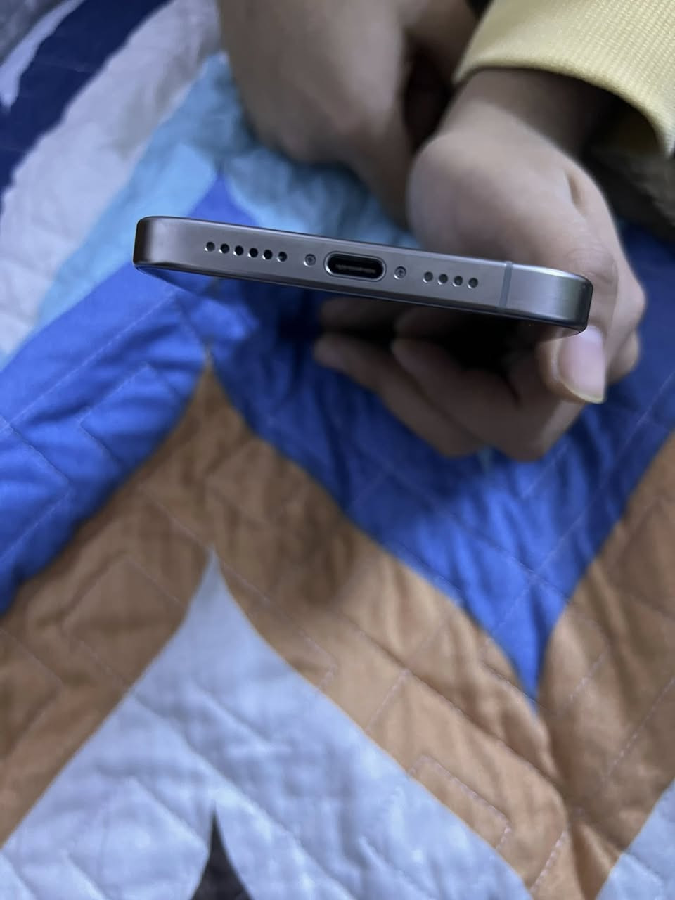 ايفون 📱
15PRO MAX
جهاز نضيف 
ممبدل بي شي ماستر 
بطاريه 86\100
شاشه نضيف
لون تايتونيوم 
المكان بغداد حي جهاد 
الرقم:***********
الرقم الثاني بي فقط واتساب:***********
السعر 1100 وبي مجال
