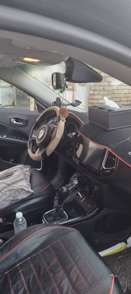 السلام عليكم جيب كومباس ٢٠١٨ للبيع الاتصال *********** العنوان واسط النعمانيه السعر اتصل وبيك خير ودلل
