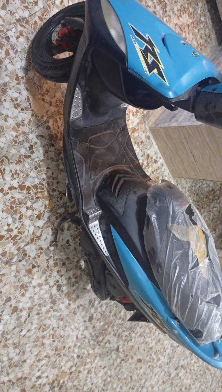 السلام عليكم دراجه ماكس عدله مكفوله كفاله عامه من الجاملغ للجاملغ عارضها ب850وبيها مجال صالها 5اشهر من نازله مكاني حي الجوادين الخطيب للاتصال على الرقم ***********غير متواجد على الفيس واحنه بالخدمه
