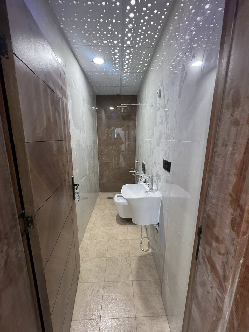 شقة للايجار 
طابق ثالث 
غرفتين وصالة وخدمات 
مصعد شغال 24 ساعة 
الاعضمية 📍
قرب قاسم ابو الكص 📍

سكن عوائل فقط 
للاستفسار

📞***********
