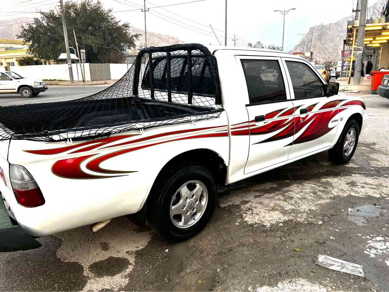 سه ره تابه ناوي خواي گه وره و ميهره بان 
بابه ت كالا مسته ربوشي پيكاب بوفروشتن
موديلي ٢٠٠٢گيرعاديه 
ره قه م سليمانيه  خاوه ني موبايلي داخراوه 
به شه رتي ئه وه ي كيشه ي نه بيت 
پاره ي خه لكي تيدانه بيت 
تاقم تايه ي تازه بوم به ستوه 
ته بريدي ساردوگه رمي ئيش ده كات 
كوشنوگاعيم تازه تي گرتوه 
مه كينه وگيروئه كسلي زه مانه 
كاره باي مه زبوته 
ته قه و ره قي هيج نيه كامل جاك كراوه
سه قفو بونيدي بوياخي نيه 
به حيزام بوياخ ده يفروشم 
مالي دوسته بي عه يبو عاره 
سيعري (43گه لايه $)
گورينه وه ش ده كه م به سه ياره يه ك به دلم بيت
ژم ‭0751 367 9234‬
ژم‭0771 479 5703‬ دار بنديهكان, السليمانية
