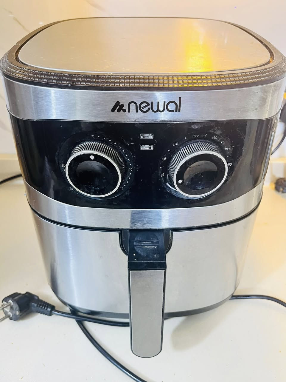 ثلاجة 100 وبيها مجال
وقلاية 40 وبيها مجال 
رقم ***********
بغداد الشعلة
