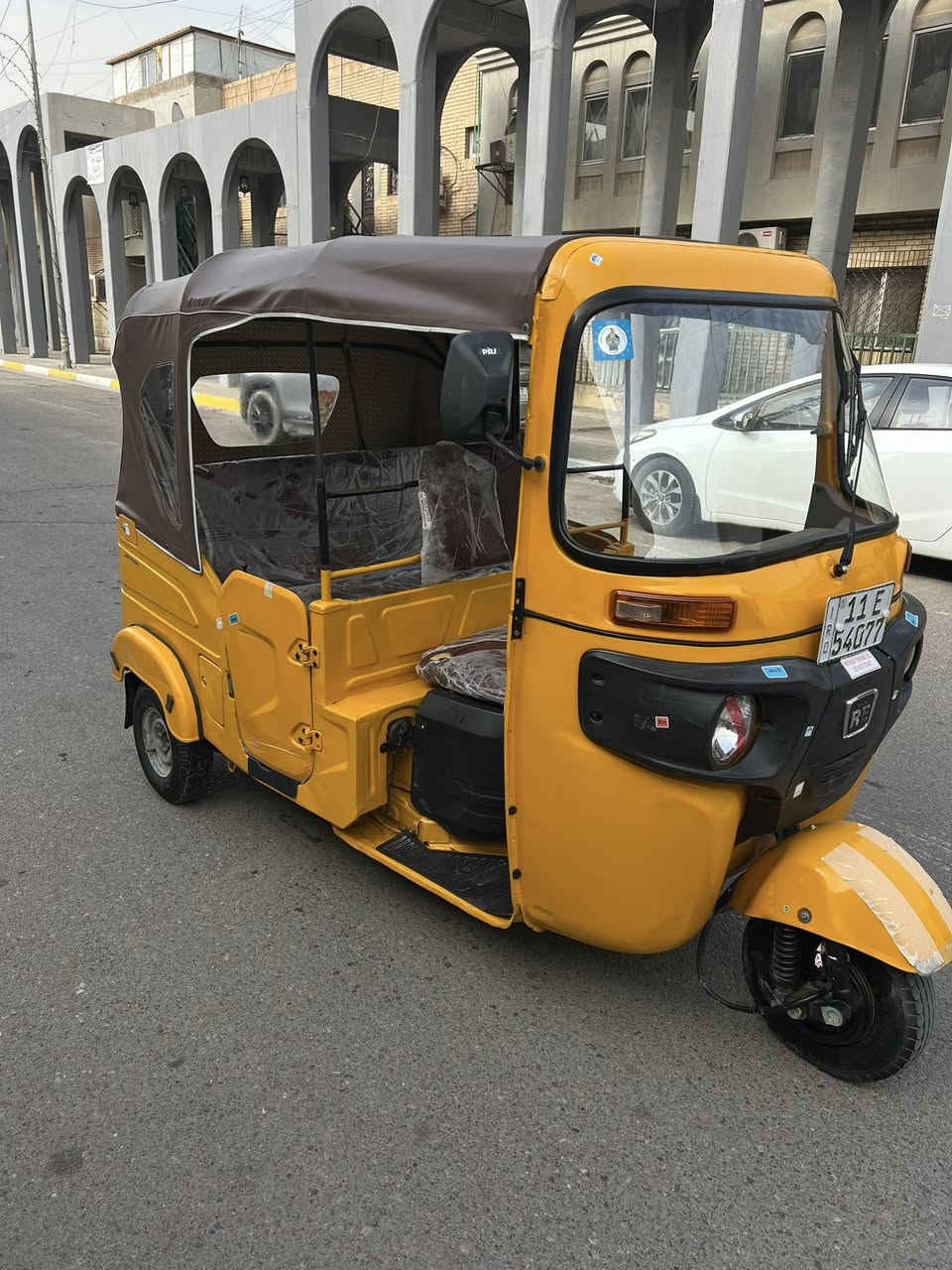 السلام عليكم
تكتك للبيع موديل 21 شهر 11 
مرقمه سنويه باسمي هزه جديده
بيها ضربه بالغد الايسر معمره 

العنوان / بغداد شارع حيفا 
***********
