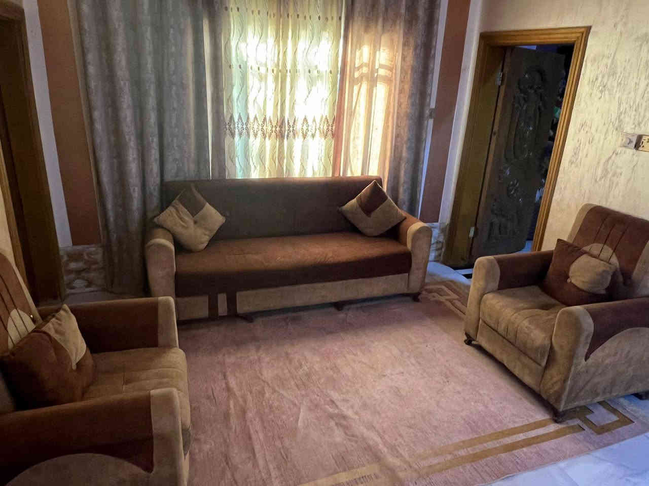 غراض بيت مستخدمه نضيفه اليحب يجي يشوف مكاني بابل القاسم حي علوش قرب سيد كريم الاستفسار ع هذا الرقم***********
