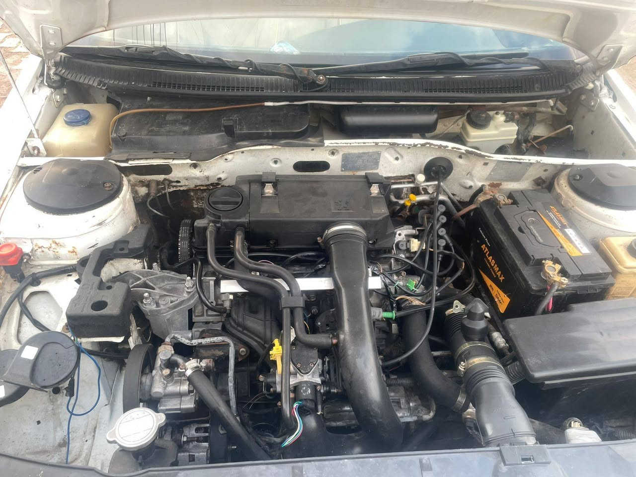 سلام عليكم شباب بيجو بارص ابيض موديل 11 سياره صبغ عام ملكطه خياسات كير مكينه خير من يم الله حداديه 85بلميه تبريد شغال سياره عوزه ترتيب صير طوبه سعره 40 وبيه مجال تصل وبلخدمه ***********
