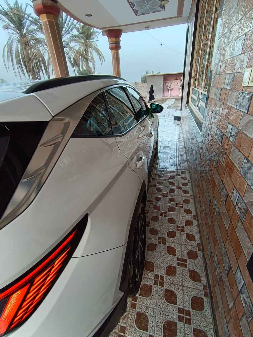 سلام عليكم. توسان موديل ٢٤ مكفوله كفاله عامه فول موصفات واحد على واحد عده البنراما كشنات كهربائي جهتين كشنات جلد  مري شفط حساسات امامي خلفي كامره جبيره دوره سايد ابريك بصه  دشبول لونين  كل الموصفات بيها سياره جديده ماشيه ٥٥سعر ٢٢٥بيه  مجال حك الجيه  ***********
