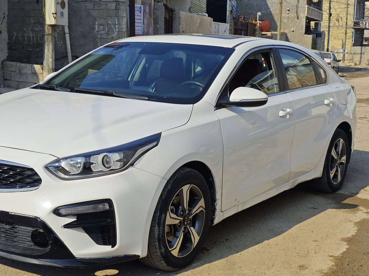 كيا سيراتو 2019 خليجي ، استيراد الشركه الدوليه 
ماشيه 162 الف كم ، محرك 1600 دوش المرغوب 
فول مواصفات (1/1) من عدا البصمه 
السياره بيه قطع صبغ بدون دواخل ابيعلك حزام 
تكم/ شواصي/ لغود/ حوض/ قماره كلهن مكفولات
محرك وكير مكفولات شرط بدون فتح او صوت 
رقم بغداد تحويل مباشر 
العنوان / بغداد / حي الجهاد
السعر / 126 ورقه  
للاستفسار / *********** واتساب او اتصال
