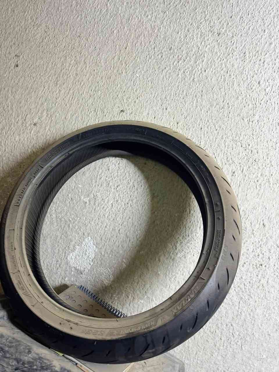 سلام عليكم تاير مال جكسر يرهم جميع أنواع الجكسر قيم وخذ هاذه رقمي عنواني بغداد الشعب ‭***********‬
