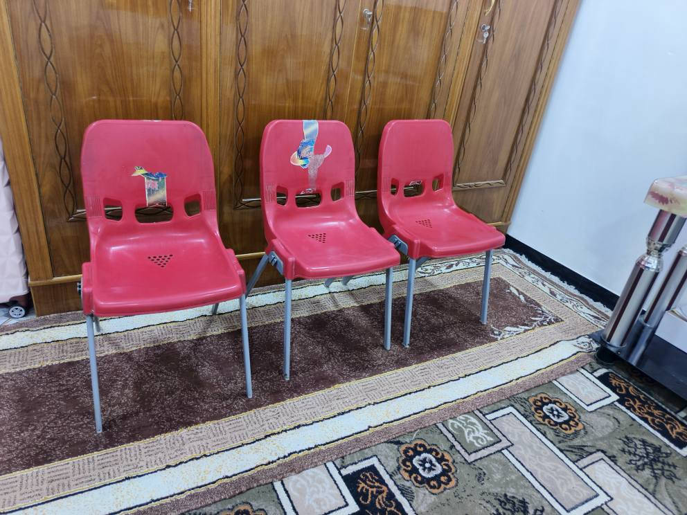 ميز من فوگ كزاز والرجلين حديد مع 3 كراسي الاصلي نضيفات سعره 75 ألف وبي مجال للشراي المكان كربلاء الاستفسار *********** كربلاء, العراق
