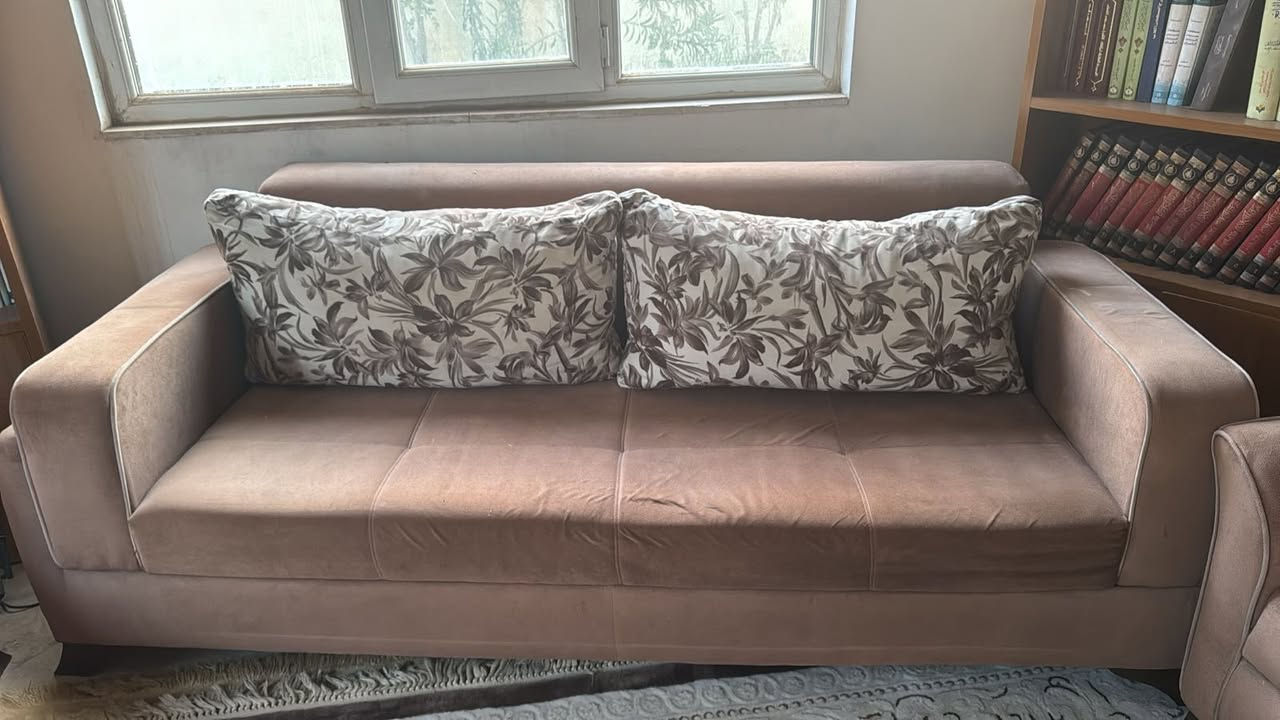 السلام عليكم
تخم 10 مقاعد استخدام قليل ونظيف ومو مكسور للبيع 
للتواصل ***********
