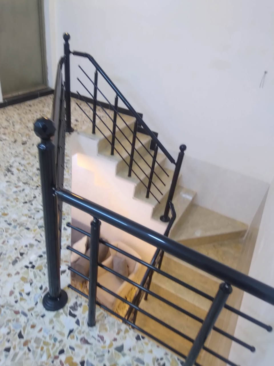 السلام عليكم بيت طابو زراعي صرف قرار محكمة سند ٢٥ طابق ونص مساحتة ١٢٥ بيت بناء حديث منطقة بية كافت الخدمات عرض شارع ١٢ متر الأمين شهداء نفط للبيع اتصل ***********
