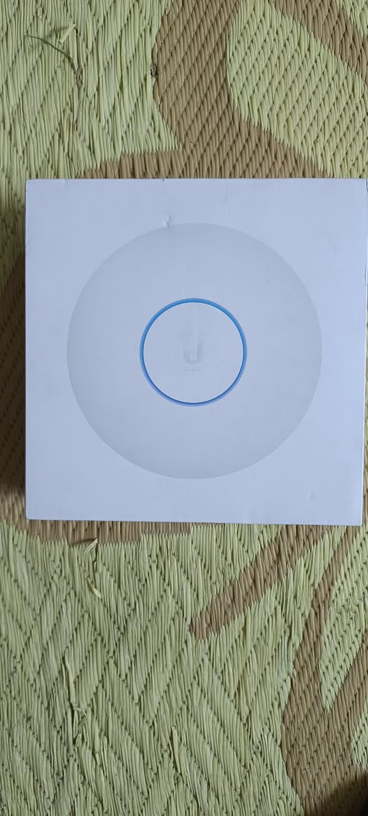 يونفاي بترددين ( 5GHz / 2.4GHz ) 
مستعمل شهر واحد 
السعر 200 الف
كامل مع المحولة


**إذا كنت صاحب هذا الإعلان وتريد حذفه لأي سبب، رجاءا أرسل رسالة إلى الدعم الفني**