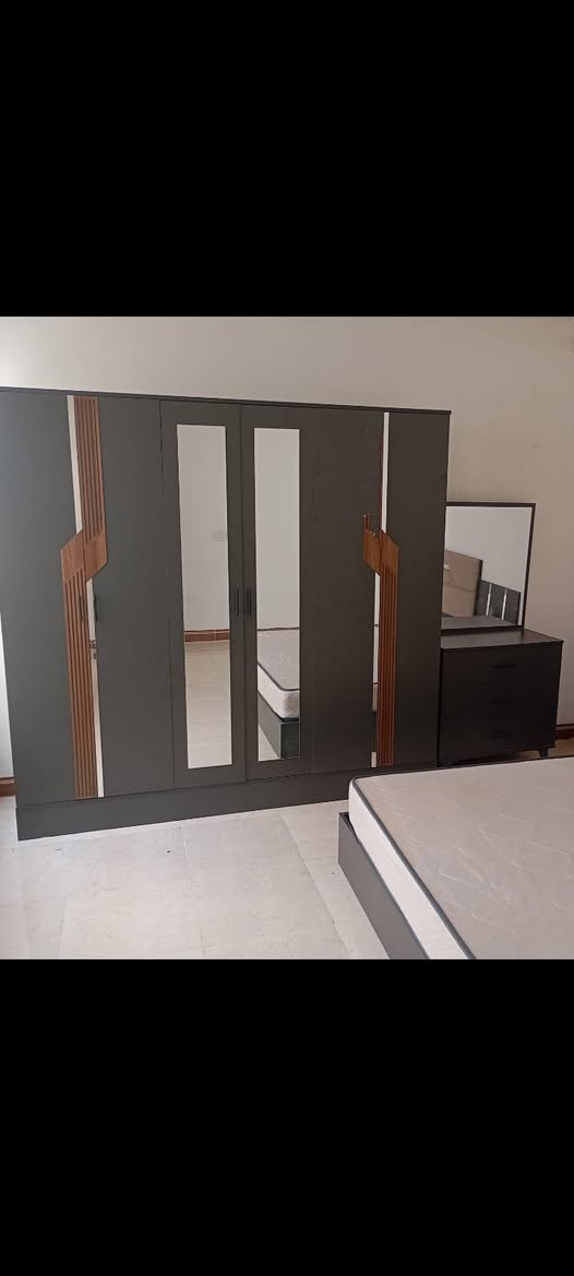 غرفة اخشاب 5 قطع  للبيع مع الدوشك  كلش نظيف اخو الجديد400بي مجال *********** واتساب
