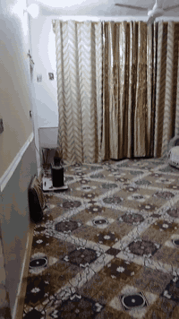 السلام عليكم بيت للبيع ركن مساحه ١٤٠م غرفتين وصاله ومطبخ وحمام واستقبال ومنور قرب حي الحضاره اسواق الجود بيت زراعي سند ٢٥ معامله تمليك في بلديه مرقم ماء كهرباء مولده السعر ٣٥وبيه مجال هذا رقم الجوال *********** ومن الله التوفيق للجميع
