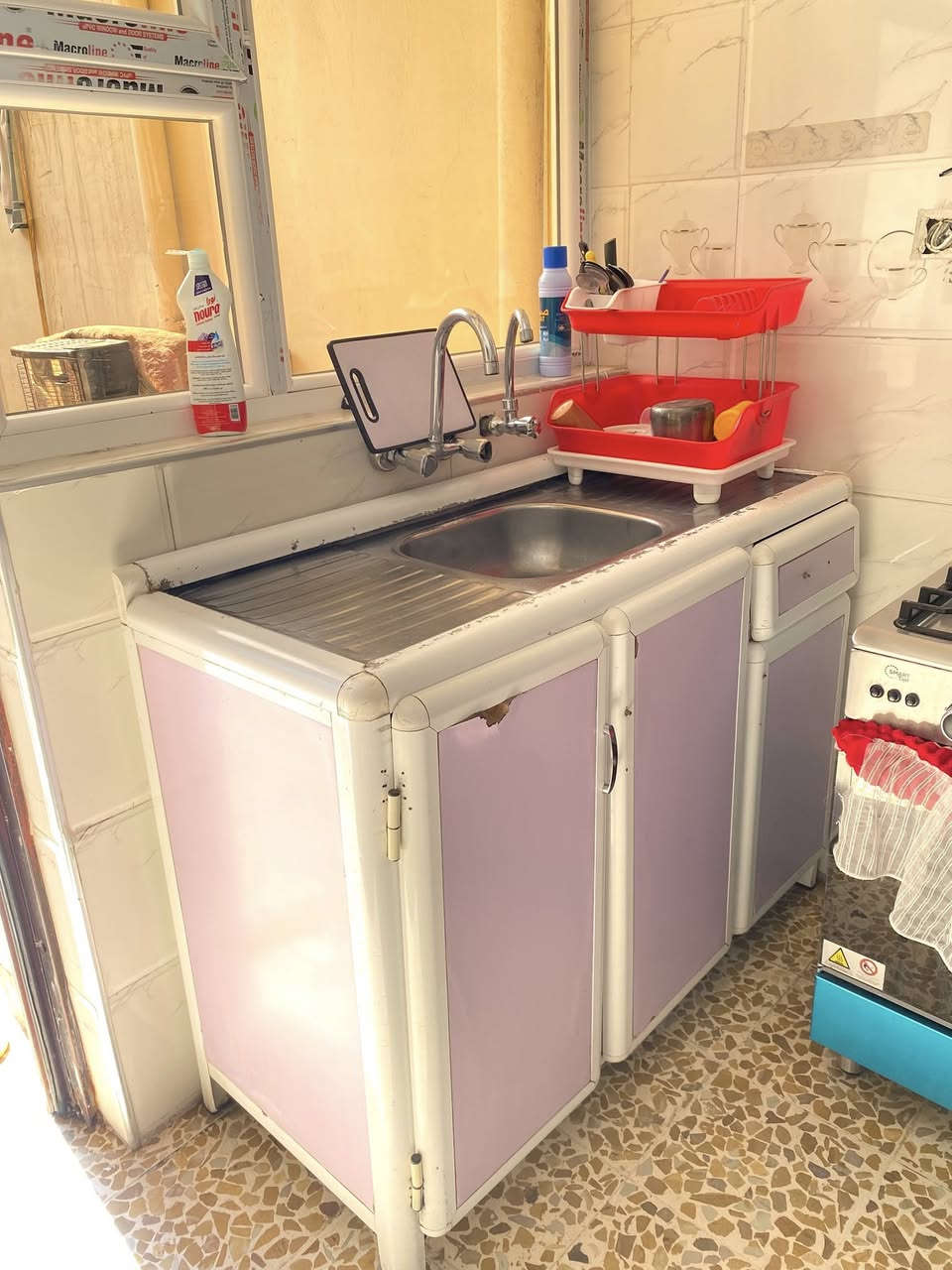 السلام عليكم كاونتر نضيف للبيع قياس مترين السنك متر وثلاثين السعر 200الف بي مجال للتواصل اتصال 📞***********
