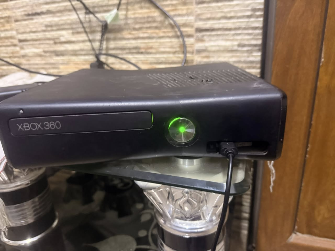 للبيع Xbox 360
* السعر: 110,000 دينار
* يحتوي على 94 لعبة
* مع جويستكين (واحد أصلي وواحد تجاري)

شرط البيع:
الفحص متوفر قبل الشراء، تفحص الجهاز وتجربه بنفسك، وبعد الاستلام لا يوجد إرجاع.

الجهاز أمامك وتشوف كل شيء قبل الشراء. للتواصل على ال


**إذا كنت صاحب هذا الإعلان وتريد حذفه لأي سبب، رجاءا أرسل رسالة إلى الدعم الفني**