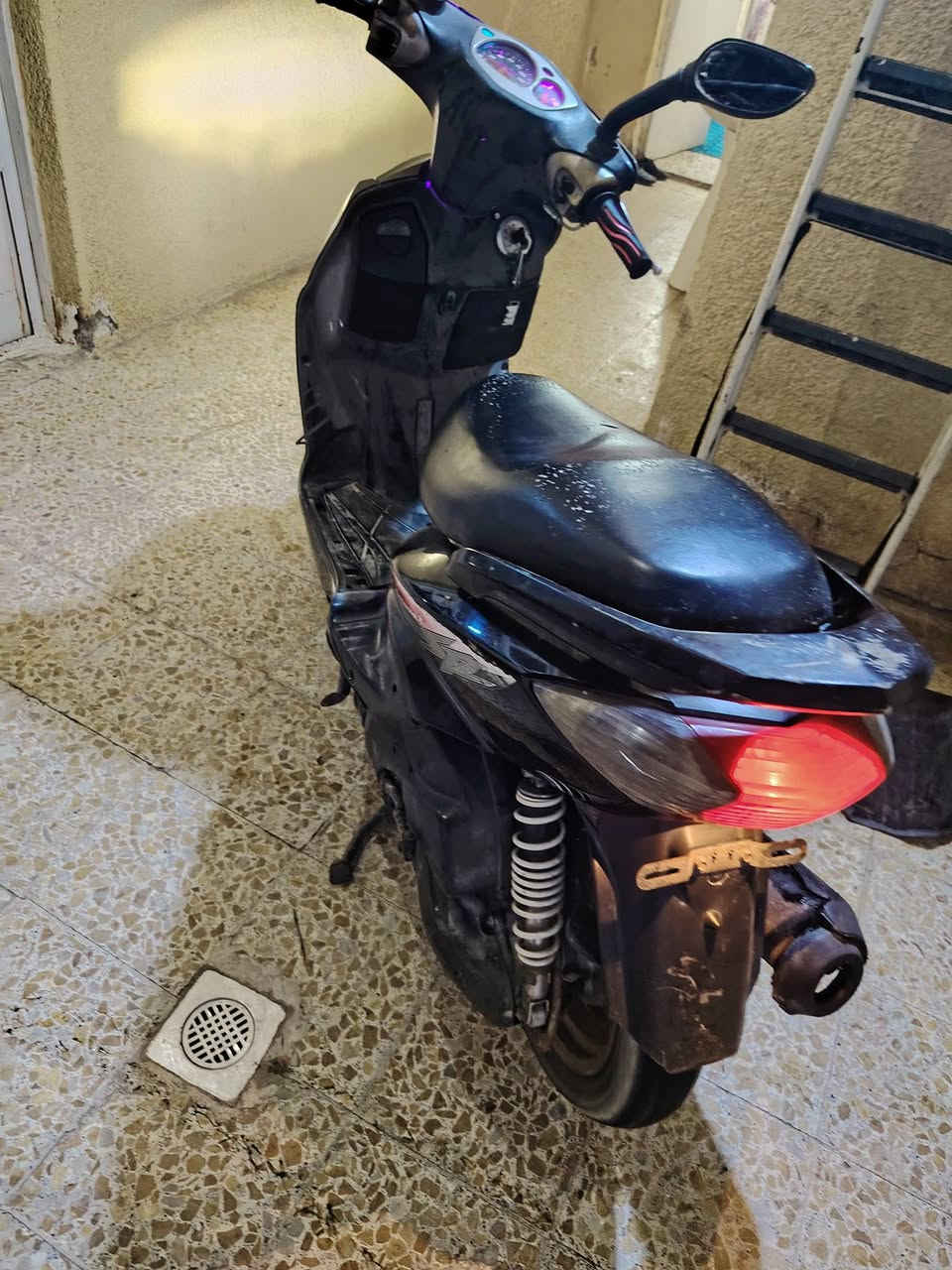 سلام عليكم سكنس نثيه بلاديه كلها حته كابريتر اصلي دراجه كفاله بيه بس واقيه مال صالنصه مايعه السعر 700 او مراوس عادي ***********
