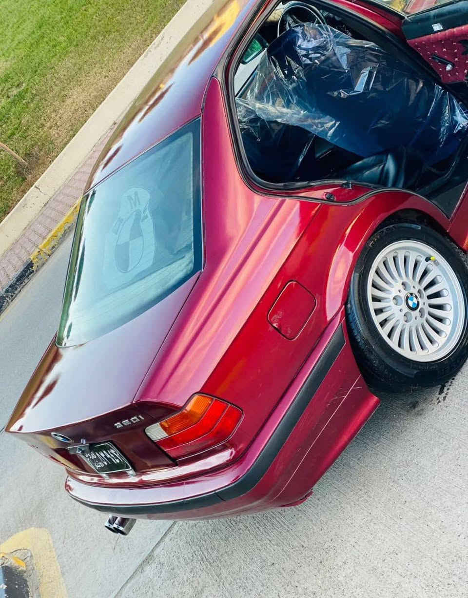 بی ئێم  320 سەقەر 
ماشاءالله له جوانى و قوه تى 
 مەکینه520i سەقەر 
ماشاءالله له قوه تي و هه ستاني 
ئارمي پلاستيك 
گه رمي كاره باي كامل جايز 
ره نگ /مارؤني 
تاقانه يه ماشآءالله
پشت و پيش و شاني كه پسه
هيج هيچ ده عمي نيه 
گیر عادي 
گێڕو مەکینە لؤك لؤك
ناو/ ره ش +جلد 
چوار تایەو ویلی سه قه ر بيلاد
ئاوێنە كاره با  
، بلاجکتۆر زینۆن ئەڵقە زینۆن
سالانساي سپؤرت 
سەیارەکە زۆر نازداره
ئارم /ئه وه ليات /موس /براوه /بةشةرته..
تكايه ته نها فرؤشتنه 
ده عامي بؤ ده عامي ليدراوي نيه
ژمارە ***********
شووێن هەڵەبجەی تازە دار بنديهكان, السليمانية
