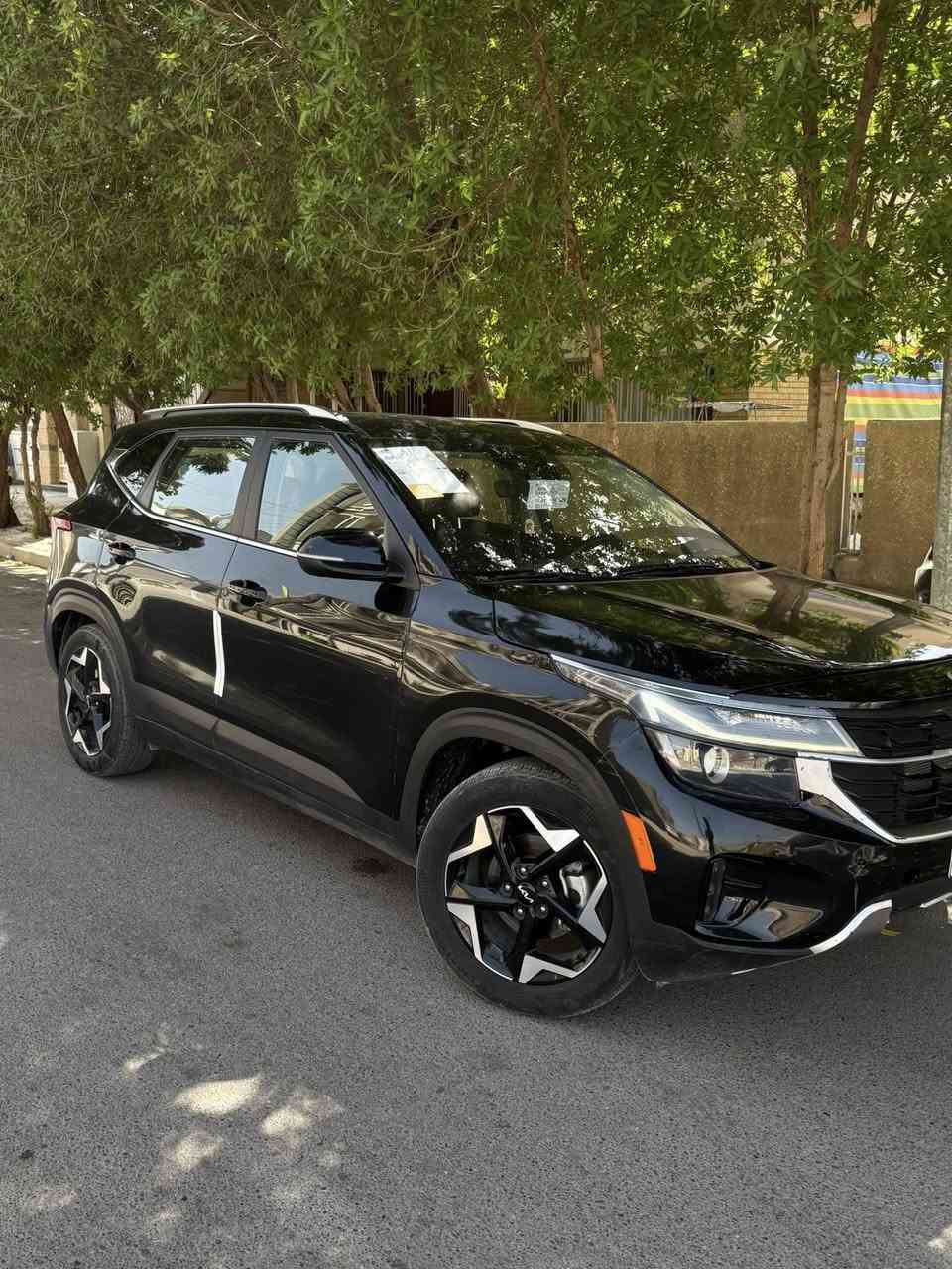 السلام عليكم للبيع 
كيا سلتوز 2024
الحادث موضح بالصور 
مواصفاته فول 1/1
مكينة الفين دوش 2000
بصمة تشغيل 
بصمه ابواب 
تشغيل عن بعد 
شاشة دجتل
لد دشبول وابواب امامي ابلادي ويه الشاشه 
رادارات امامي خلفي 
مانع انزلاق 
تبريد قطعتين 
نزول منحدرات 
كشن كهرباء 
كشنات تدفئه
تحكمات استيرن 
ويل نجمة
كروز سرعه 
سياقه ذاتيه
تحديد مسار
نقاط عمياء 
ثلاث وضعيات للقياده 
اطفاء ذاتي عند الوقوف 
اشاير بل مري 
السعر 165
  
مكاني بغداد الغدير 
رقمي ***********
موجود بي واتساب
