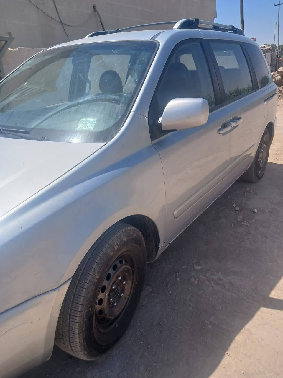 السلام عليكم
كيا سيدونا للبيع 
موديل 2007 رقم بغداد مشروع وطني بأسمي  سياره خير من الله جاهزه بيها قطعه وحده مبدل جاملغ أمامي فقط بدون دواخل الباقي كفاله السعر 125 
رقم الهاتف ***********
