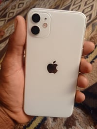 ايفون البيع 07766477421