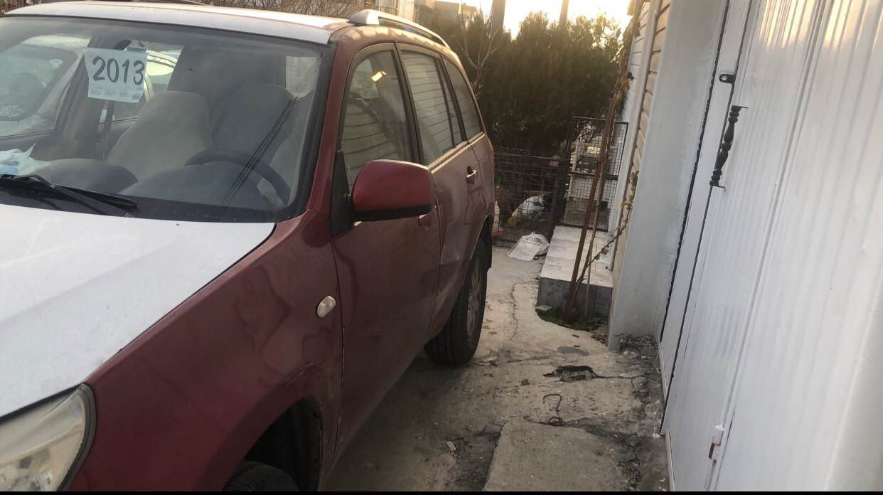 شێری تیگۆ 2013
سەنەوی پلاستیک
گێڕ و مەکینە صەنی گێڕ و مەکینەی بە شەرت
تەبرید سارد و گەرم لەسەر سیوچ 
کوشن هیتەر ، ئاوێنە کارەبا ، سەقف صلایت ، لایت عەدەسە ، شاشە ئایپاد ،قوفڵ مەرکەزی ، چوار جام کارەبا
تاقم نۆزڵ و پلاکی تازە گۆڕاوە 
بەنزین زۆر کەم دەخوات 
چوار تایەی تازەی چوار فەصڵەی لە ژێرایە 

قیست و قەرز نییە 
ئاڵوگۆڕ ئەکەم بە BYD لەسەر دڵ گرتن
سعری ٣٧ گەڵا و معامەلە 
***********
*********** السليمانية, العراق
