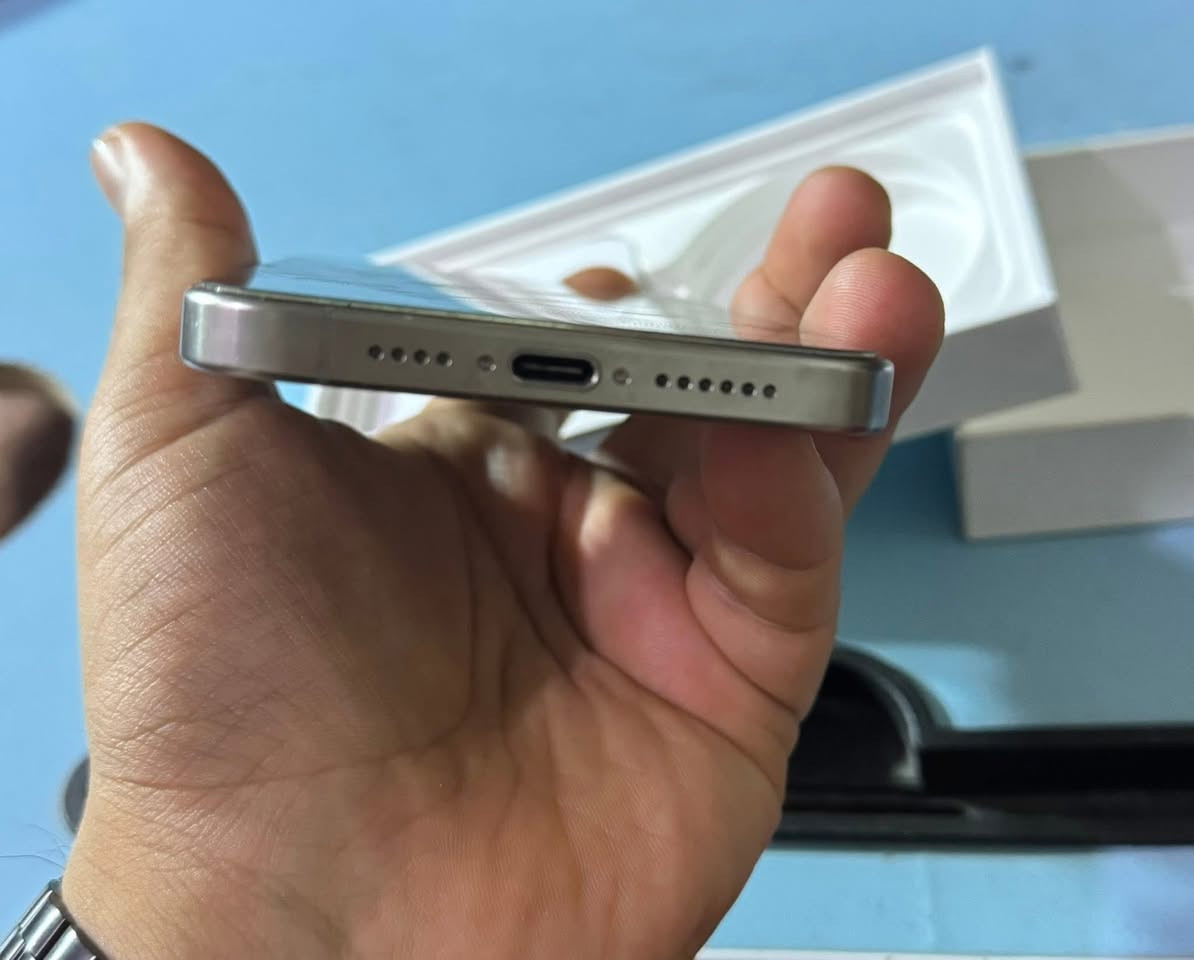 ايفون 📱 15 برو ماكس جهاز نضيف شخط ما بي بطاريه 90 جهاز شرق اوسط ويه كارتون 256 تك سيمكارت نموذاج M مليون و 70 الف وبي مجال بسيط حك جيتك
تواصل على رقم ***********
