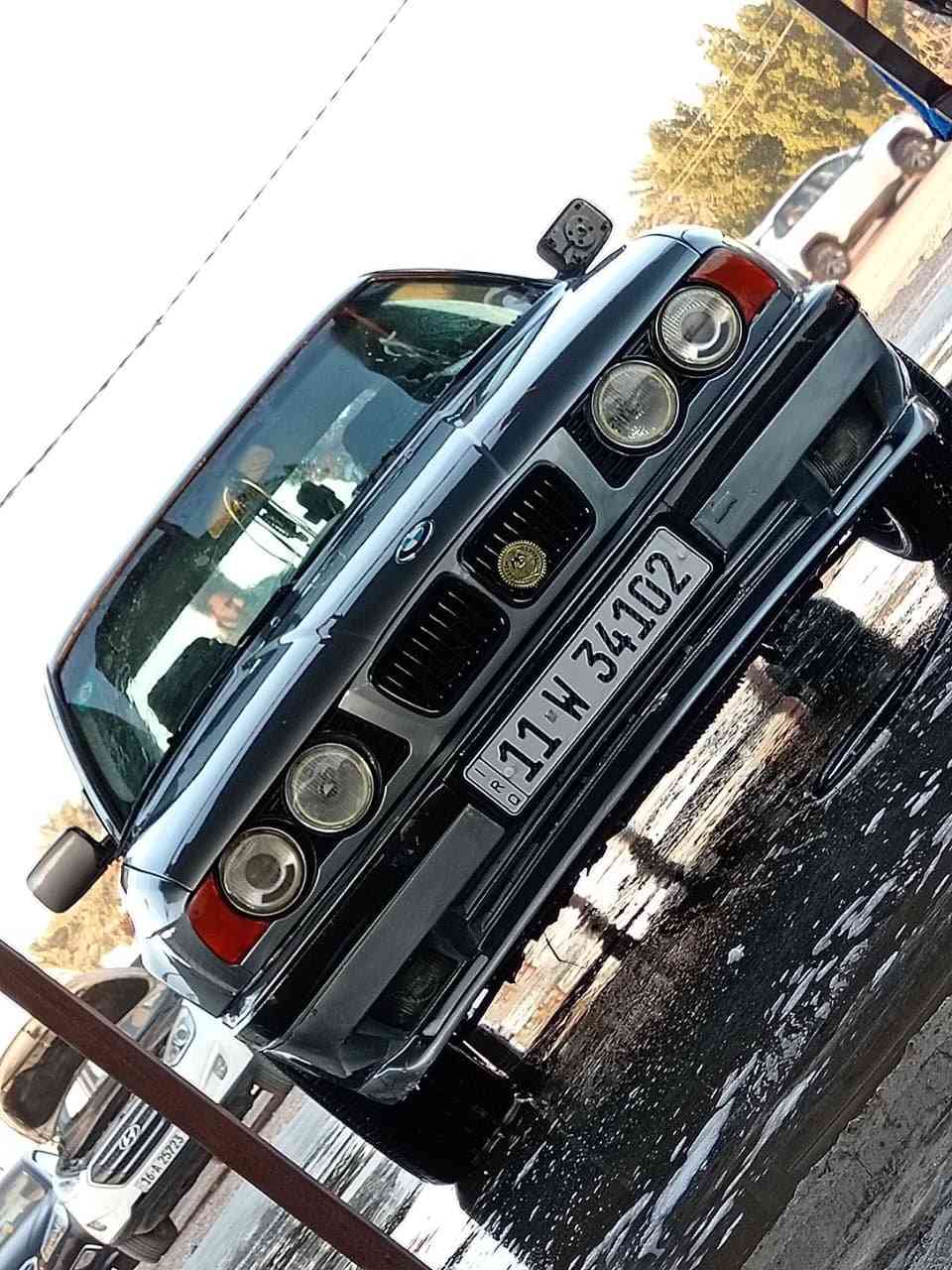 525 موديل 1991 وا ياباني محرك مسكر تك فانوس وكير ع الشرط ومنضومه غاز  ايطالي حداديه جديده بدون صبخ شرط بلاد تخم تاير جديد باتري كهربائيات كلها تشتغل بلاد رقمها بغداد ب اسمي سنويتها لسنة 30تاريك وين ماتريد رونها ناصي وسعرها 60
***********
