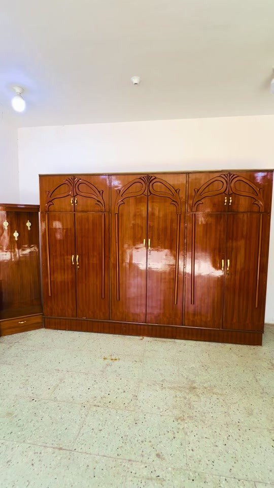 سلام عليكم  غرفه ام السته ملحق شغل ثكيل  داخل وخارج صاج  مستخدمه شي قليل   ((سعر 580وبيه مجال )) بغداد مدينه الصدر  اكو توصيل 🚚  ***********
