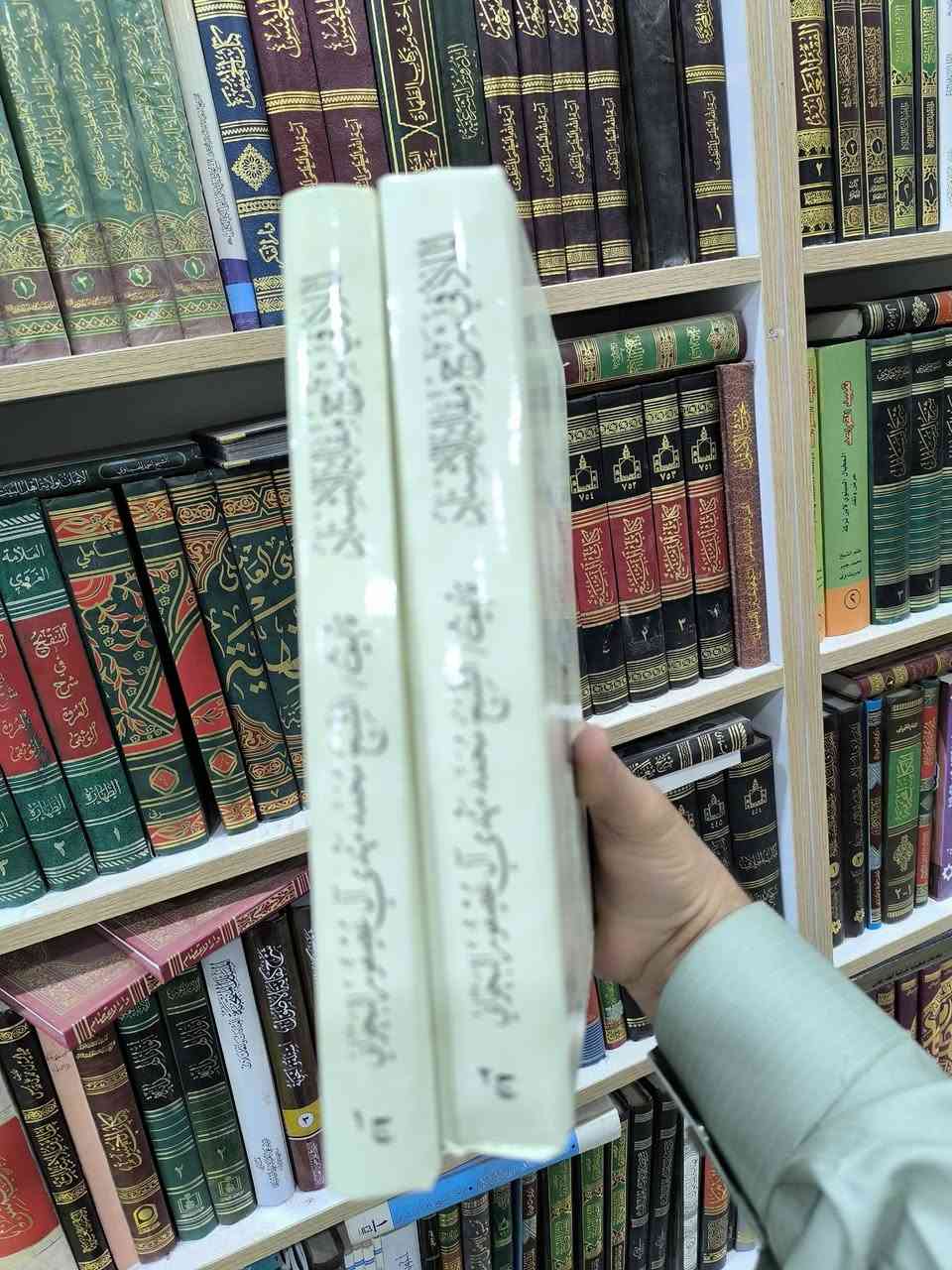 وصلتنا حديثا مؤلفات العلامة الشيخ محمد مهدي آل عصفور سليل الأسرة العلمية وحفيد عميد المدرسة الإخبارية التي كان لها الدور الأكبر والمراس الابهر في حفظ وصون أحاديث أهل البيت عليهم السلام حتى سالت دمائهم وجُندل شهدائهم في سبيل الله وحفظ التراث المحمدي الأصيل .
وصلتنا حديثا مؤلفات العلامة الشيخ محمد مهدي آل عصفور سليل الأسرة العلمية وحفيد عميد المدرسة الإخبارية التي كان لها الدور الأكبر والمراس الابهر في حفظ وصون أحاديث أهل البيت عليهم السلام حتى سالت دمائهم وجُندل شهدائهم في سبيل الله وحفظ التراث المحمدي الأصيل .

للاطلاع على العناوين الجديدة والمهمة 👇https://t.me/burhanaleilm  *********** واتساب
