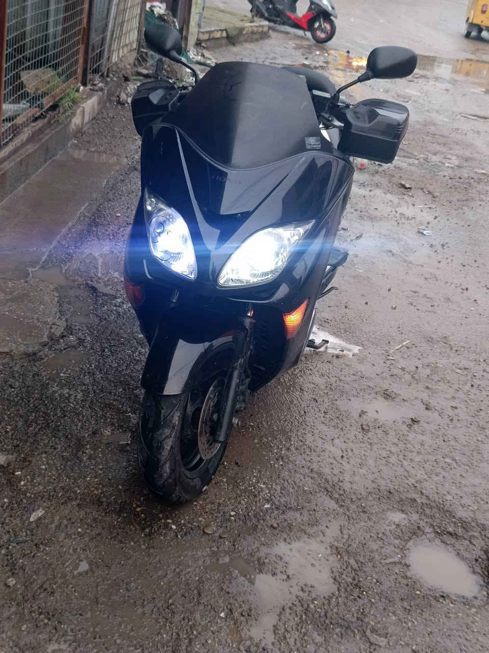 السلام عليكم شباب فورزه 0/8 دراجه خير من الله ماناقصها شي عنوان بغداد الكمالية شارع الجامع سعر مليون وميه  بيها مجال بسيط حك الجيه
***********
