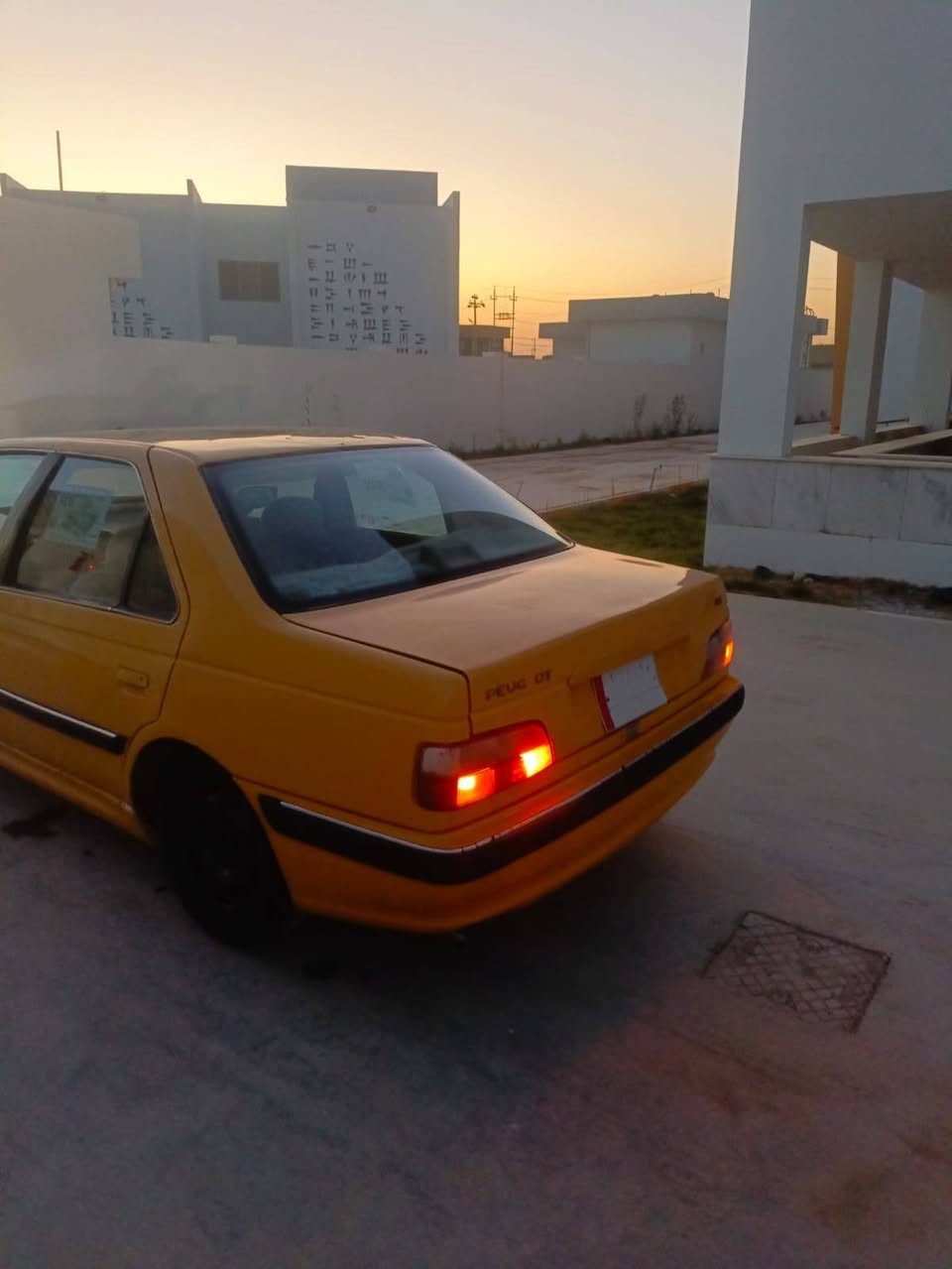 بيجو بارص 2012 جاهزه من كلشي سياره حلوه
كير مكينه حداده كله نضيف السياره خير من الله
***********
