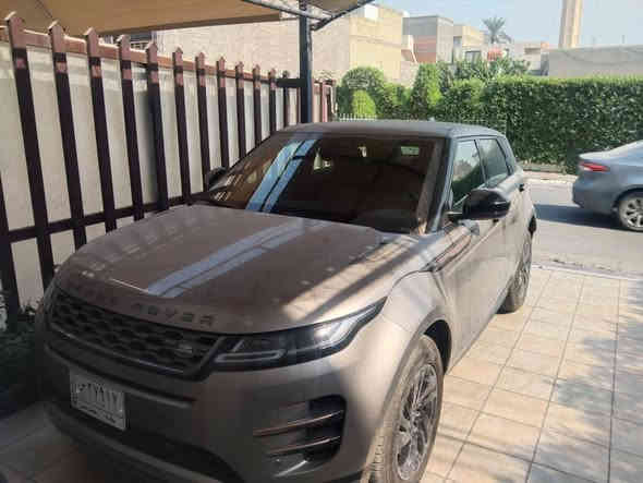 Land Rover RANGE ROVER EVOQUE R-DYNAMIC S 2023 
خليجي، وكالة، مكفول ولا تزال تحت الضمان ✅️

⚙️محرك 4 سلندر 2.0L توربو 
🛞دفع رباعي AWD + كير 9 نمر 

مواصفات R-DYNAMIC S فول للأخير
🟫 نظام دخول + تشغيل محرك ذكي بدون مفتاح 
🟫مرايات جانبية كهرباء + هيتر 
🟫داخل جلد بالكامل + كشنات تدفئة
🟫شاشة ديجيتال 

🛡أنظمة السلامة ومساعدة السائق 
🔸️كاميرا خلفية + كاميرا 360 درجة 
🔸️نظام نقطة عمياء 
🔸️فرملة طوارئ
🔸️نظام محافظة ع المسار 
🔸️نظام مثبت سرعة تفاعلي 

ماشية 2 ألف كيلو متر فقط ✅️

مكان السيارة بغداد حي الجامعة
مرقم بغداد بإسم شخصي تحويل مباشر 

السعر 35.000💲 فقط

للإستفسار 
*********** إتصال أو واتساب 

#رانج #للبيع
