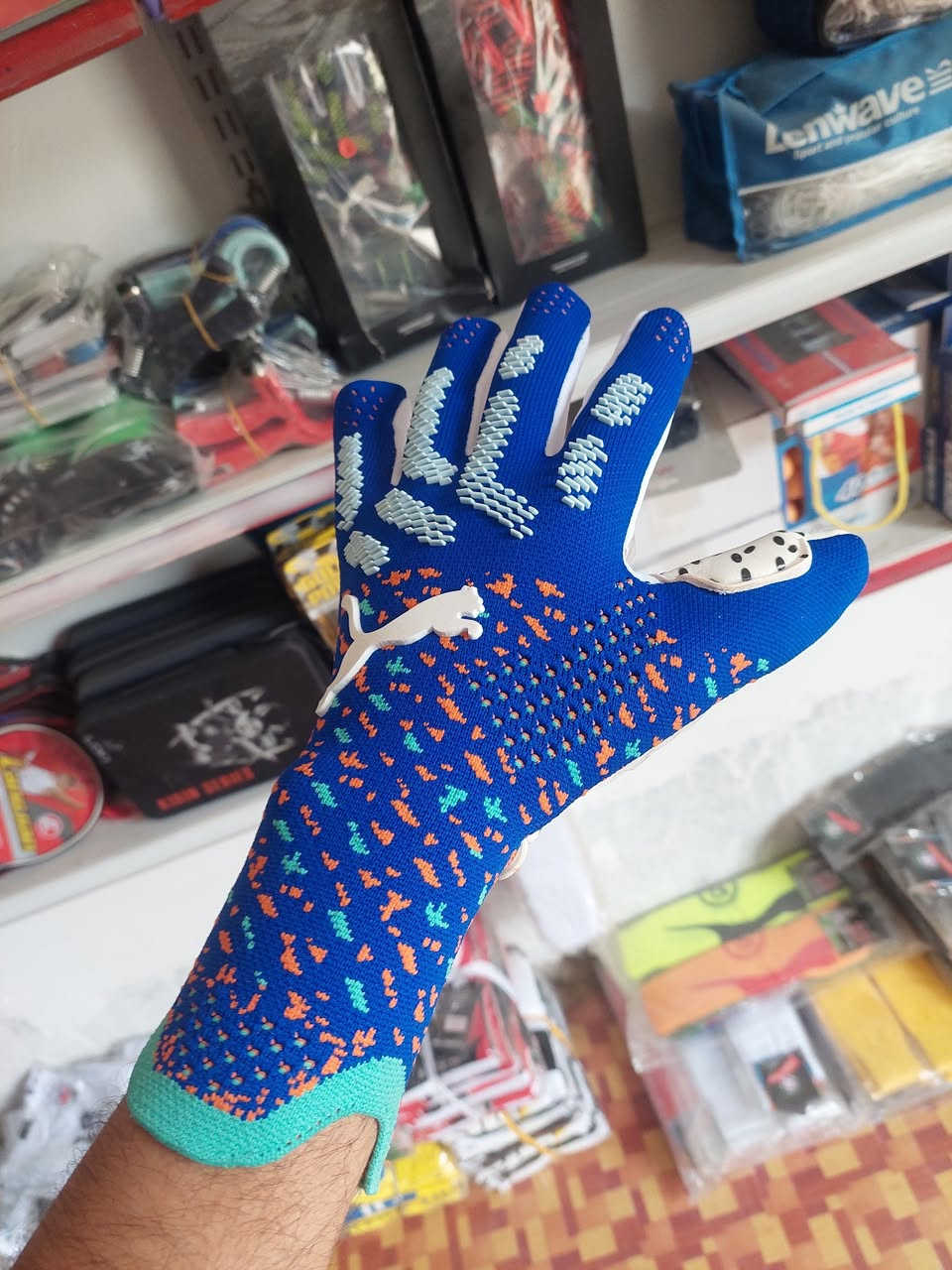 قفازات درجه اولى
شركة بوما 
قياس 8 - 9 - 10
سعر القطعه 30
واتساب ***********
يوجد توصيل
