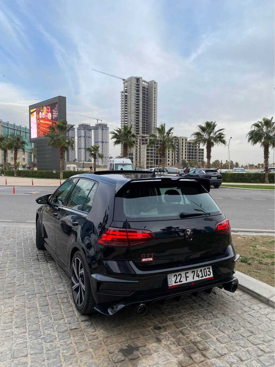 VW Golf TSI 14 turbo MK 7.5
مۆدیل ٢٠٢١ لە TSI فول فول مواسەفاتە 
سەقف پانۆراما
کوشن گەرم 
کوشن جلد
گێر شەفت لە سوکان
گێر ئۆتۆماتیک ٨ نمرە
شاشە گەورە و کار پلەی
کوشن کارەبا 
بەسمە و یەدە بەسمە
پشت و ئاوێنە رادار
پێش و پشت کرایتە GTI
دعامی GTI
لایت GTI
دیفیوزەر TCR
گزۆز کۆنترۆلی لەسەرە و بیلادیشی مایە  
گێر و مەکینە و هەموو شتەکی بە شەرتە 
٦٥ هەزار مایل رۆشتیە 
یەک پارچەی سبوغە لێدرانەکەی زۆر خەفیفە و ناوی نەگرتیە 
ئێرباگەکانی تەقیە سوکان دانرایتەوە و ئەوانی دیکە سیستەم
وەکالەت بە شەرت و سەنەوی تا ٢٠٢٧ە
سەیارەکە زۆر خاوێن و جوان مایتەوە بێ کەم و کوڕیە
سعری ١٥٧ە و معامەلەشی تێدایە، *********** أربيل, العراق
