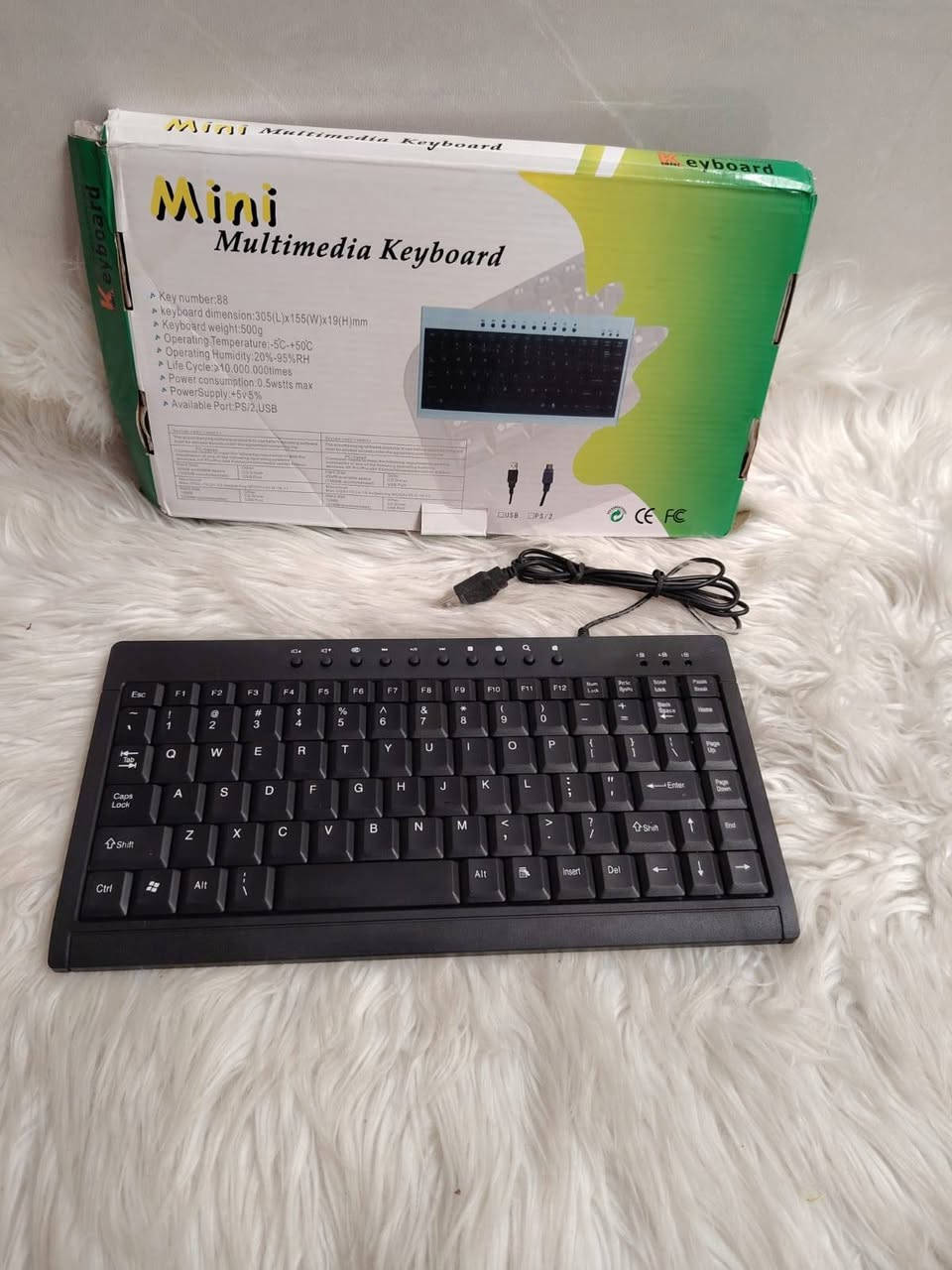 اول تم 4
هذه لوحة مفاتيح سلكية  (Mini Keyboard) سوداء اللون، تأتي مع علبة تغليف بيضاء وخضراء تحمل عبارة "Mini Multimedia Keyboard".تتميز بتصميم مدمج مناسب لأجهزة الكمبيوتر المحمول (اللابتوب)، وتحتوي على مفاتيح وسائط متعددة إضافية للتحكم بالمهام.يتم توصيلها عبر منفذ USB، وتتضمن مواصفاتها الفنية أبعادًا تقريبية تبلغ \(305 \times 155 \times 19\) ملم ووزنًا يصل إلى 500 جرام.


**إذا كنت صاحب هذا الإعلان وتريد حذفه لأي سبب، رجاءا أرسل رسالة إلى الدعم الفني**