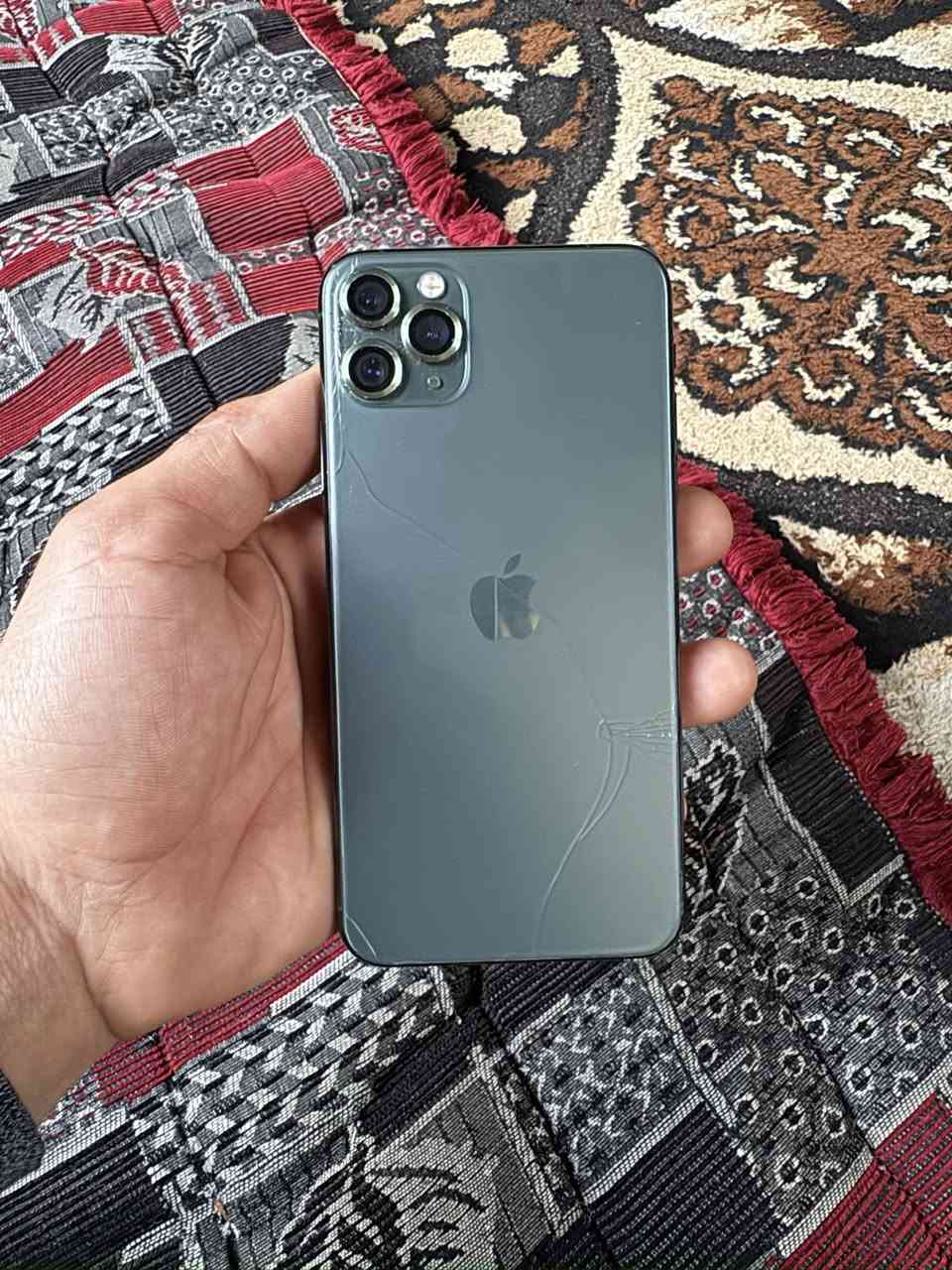 السلام عليكم 
ايفون 11بروماكس
ذاكره256
بطاريه74بلادي شرط 
تك خط 
بصمه الوجه واقفه اثر وكعه
ضهر وجام مكسور 
الجهاز نورمال وضمان يومين اي خلل يرجع 
السعر 260 وبي مجال 
***********
