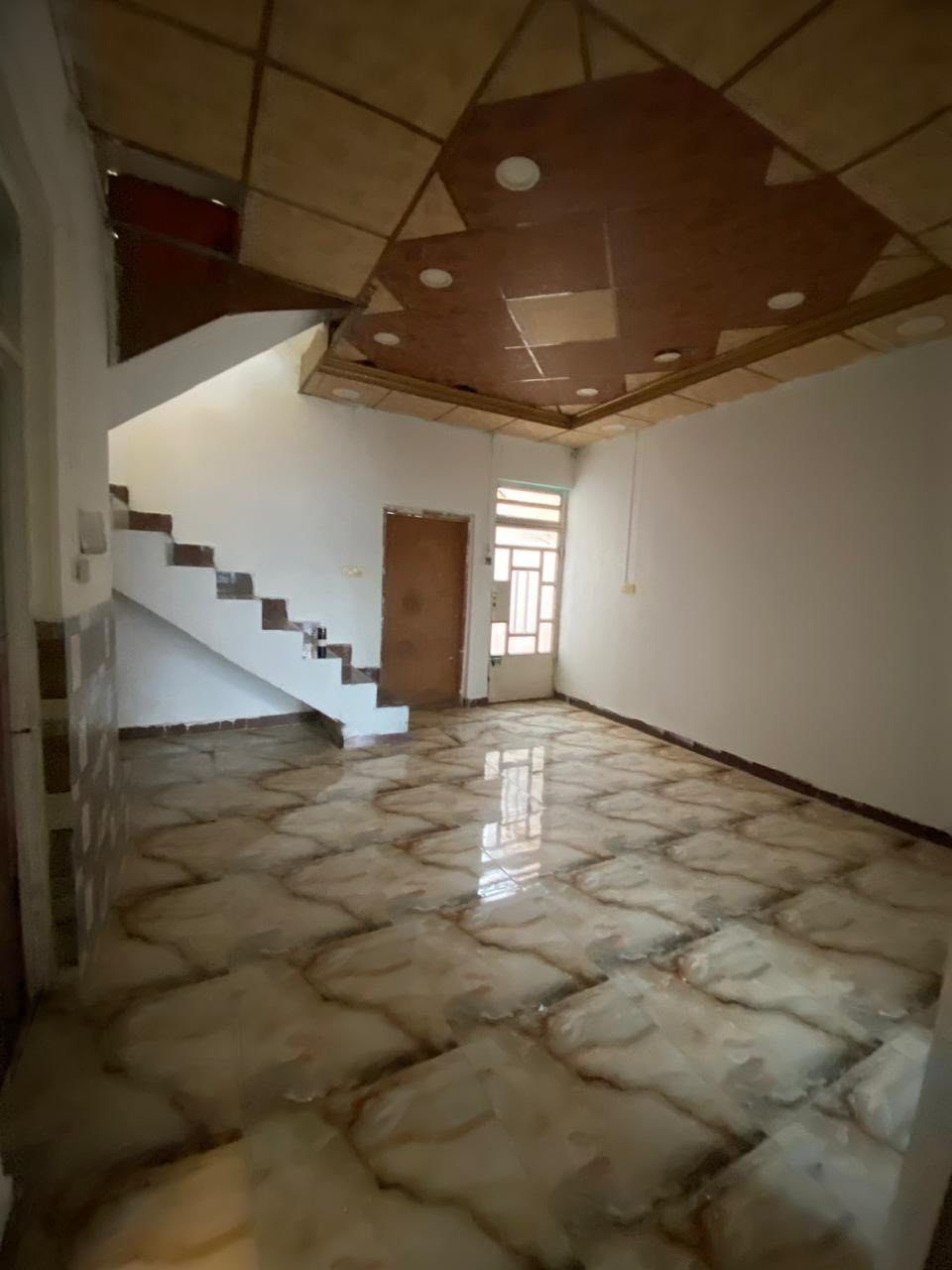 بيت للايجار طابقين 
العنوان بصف جامع انوار الكعبة 
الرقم : ***********
