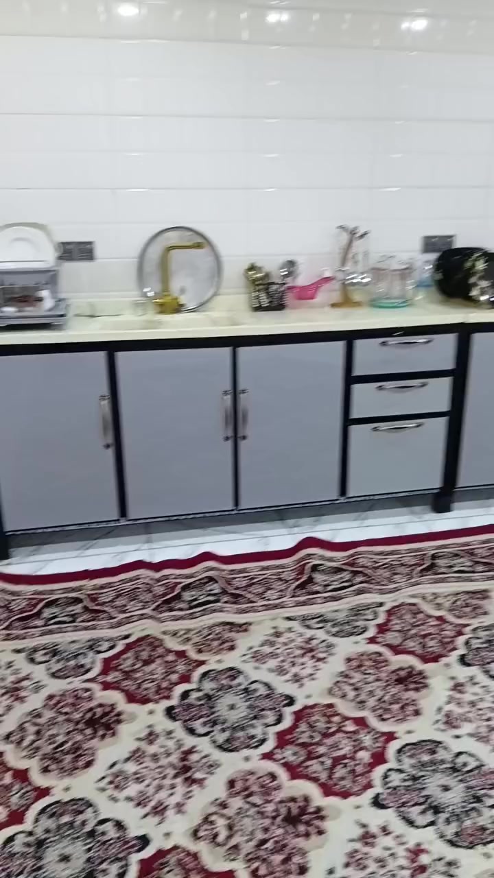 السلام عليكم شقه المساحه 100 متر بناء جديد معروضه رهن فقط العنوان كربلاء حي الامين ***********
