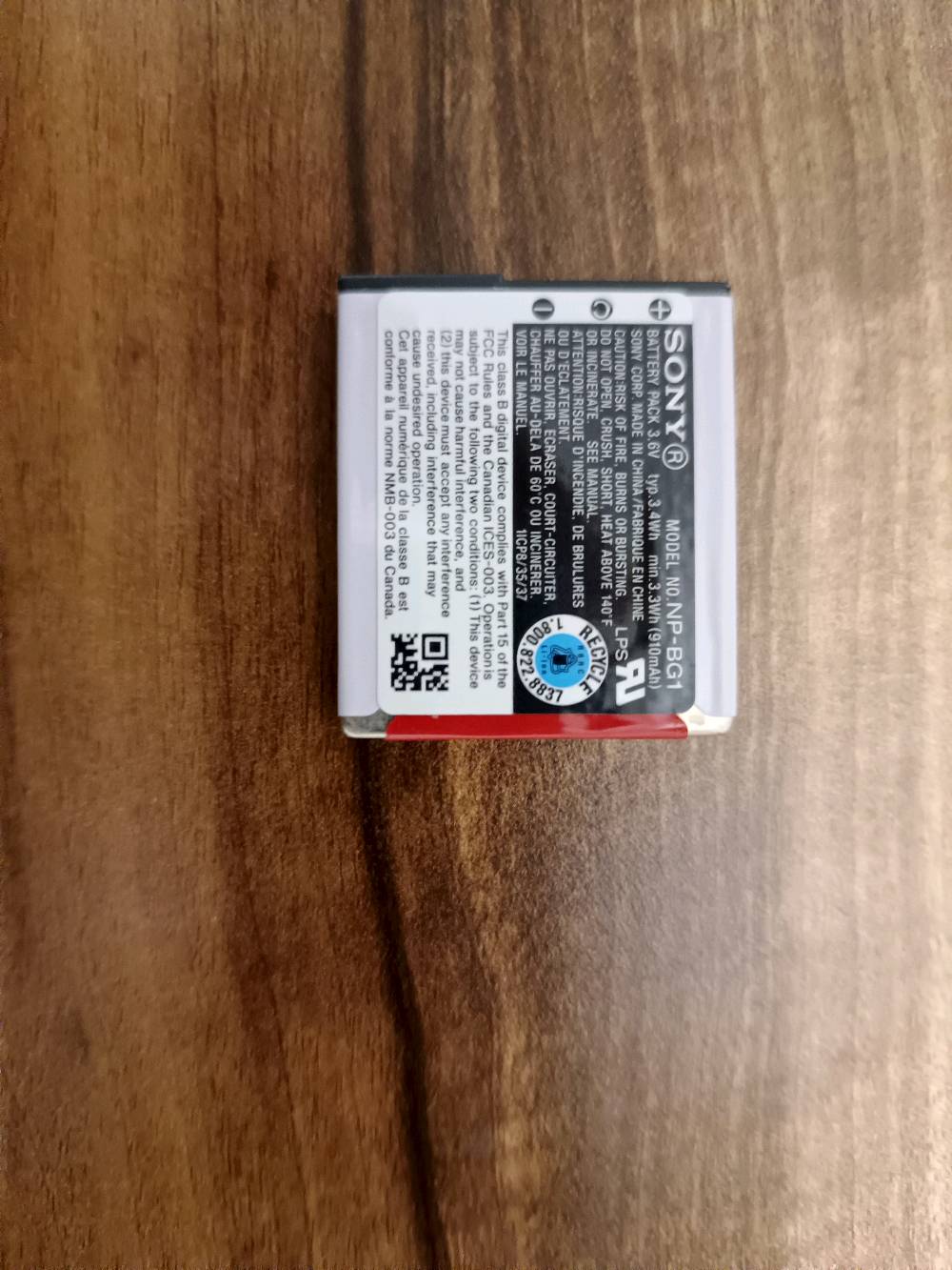 السلام عليكم
كاميرا سوني للبيع
السعر:180 الف
العنوان:بغداد حي تونس
رقم الهاتف : ***********
غير مستعمله 
لا يوجد توصيل

الميزات الرئيسية للمنتج
تقريب رقمي
64x
اللون
أسود
نوع البطارية
ليثيوم أيون
الاتصال
يو إس بي
سلسلة
سوني سايبر شوت
تقريب بصري
16x
الأبعاد
العمق
1.33 بوصة
الارتفاع
2.35 بوصة
العرض
4.12 بوصة
وزن المنتج
6.77 أونصة

ميزات إضافية للمنتج
نوع الشاشة
شاشة LCD
دقة المستشعر
16.1 ميجابكسل
أقصى دقة فيديو
1280x720

ميزات إضافية
تقريب رقمي، USB، تصحيح العين الحمراء
حجم الشاشة
3 بوصة
اللون الخارجي
أسود

الميزات
تقريب رقمي، USB، تصحيح العين الحمراء
حجم الشاشة
3.0 بوصة
النوع
كاميرا بوينت آند شوت
نوع الكاميرا
كاميرا بوينت آند شوت
أقصى دقة
16.1 ميجابكسل
ذاكرة فلاش مدعومة
بطاقة ذاكرة ميموري ستيك ديو، بطاقة ذاكرة SDHC، بطاقة ذاكرة ميموري ستيك مايكرو، بطاقة ذاكرة SDXC، بطاقة microSDHC، بطاقة ذاكرة SD، بطاقة ذاكرة ميموري ستيك برو ديو، بطاقة ذاكرة ميموري ستيك برو ديو عالية السرعة، بطاقة ذاكرة ميكرو (مارك 2)، بطاقة ذاكرة ميموري ستيك برو-HG ديو، بطاقة ميكرو SD

معلومات المنتج
كاميرا سوني سايبر-شوت DSC-H90 كاميرا رقمية صغيرة الحجم بدقة 16.1 ميجابكسل تتيح لك التقاط صور مقربة مذهلة بالإضافة إلى مناظر طبيعية شاسعة. بفضل عدسة سوني G ذات الزاوية العريضة 24 مم ومستشعر الصور Super HAD CCD مقاس 1/2.3 بوصة، تتيح لك هذه الكاميرا الرقمية من سوني التقاط صور بجودة فائقة. يقوم وضع البانوراما الشامل في هذه الكاميرا الرقمية بدقة 16.1 ميجابكسل بدمج الصور تلقائيًا لإنتاج صورة واحدة مذهلة. بفضل التكبير البصري 16x، تُقرّب كاميرا سوني سايبر-شوت DSC-H90 الأشياء البعيدة دون فقدان الحدة. تُسهّل شاشة LCD الكبيرة مقاس 3 بوصات في هذه الكاميرا الرقمية من سوني عرض الصور وقراءة القائمة وتكوين اللقطات حتى في ظروف الإضاءة الساطعة. يكتشف الوضع التلقائي الذكي في كاميرا سوني سايبر-شوت DSC-H90 المشاهد وظروف الإضاءة والوجوه ويضبط الإعدادات