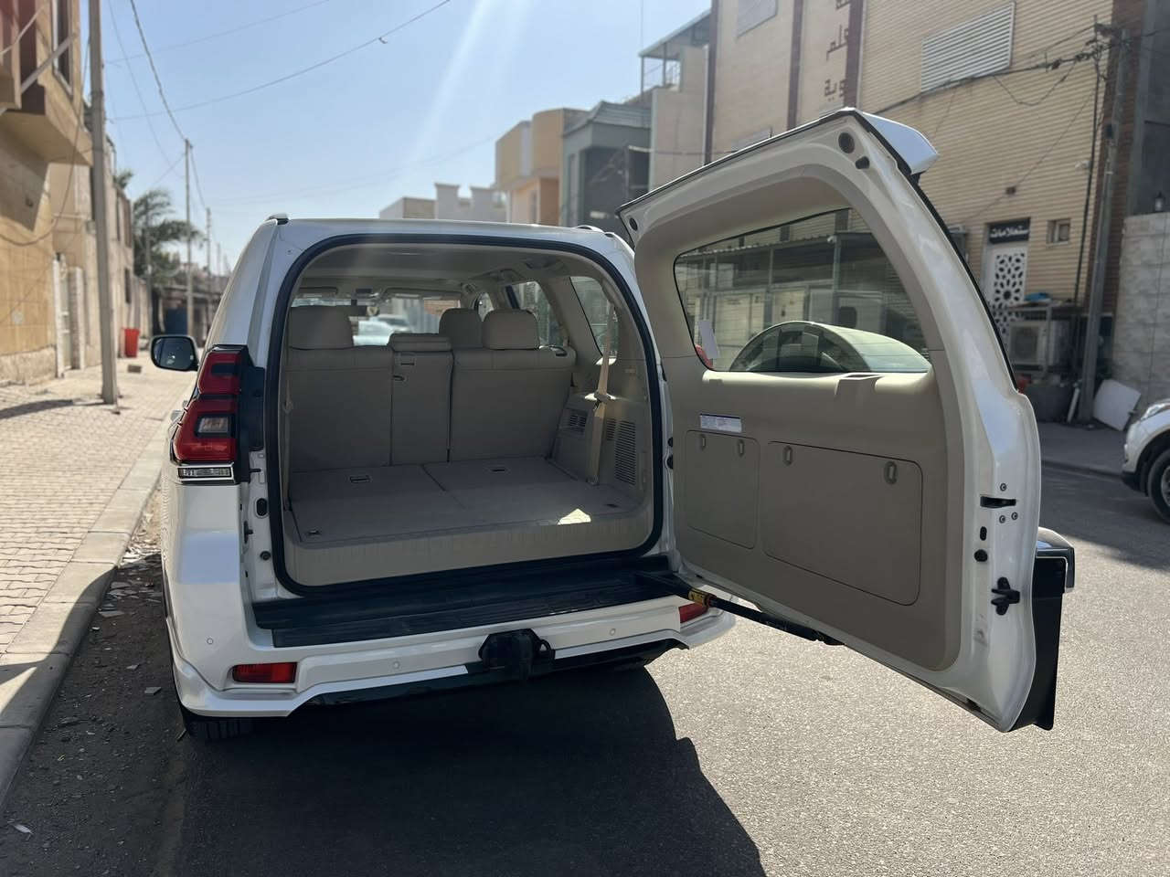 سلام عليكم . من رخصة الأخ الادمن المحترم 
لدينا سيارة نوع برادو  6  سلندر وكالة SAS لوحة تسجيل  أربيل للبيع فقط
موديل 23 مواصفات فئة TXL خليجية  مكفوله تماماً من الدعاميه للدعامية اضافة الى احتوائها على دبل تانكي وتشغيل عن بعد 
ونظام كاربلاي  كذلك وجود تحكمات المقود  مثل مثبت سرعة وغيرها 
ماشية 25000 كم ومستمره استخدام جدا قليل وهي تعتبر على الزيرو
باسم شركة  وبعد بيها مواصفات أخرى السيارة موجودة بالنجف 
للتواصل على الواتساب *********** 
او الاتصال 
***********
