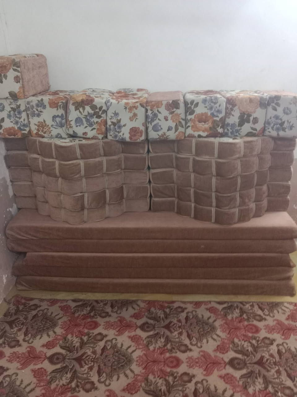 جلسه عربيه لبيع جديد مابي اي شي مكان حله ابو غرق ***********
سعر ٣٠٠
