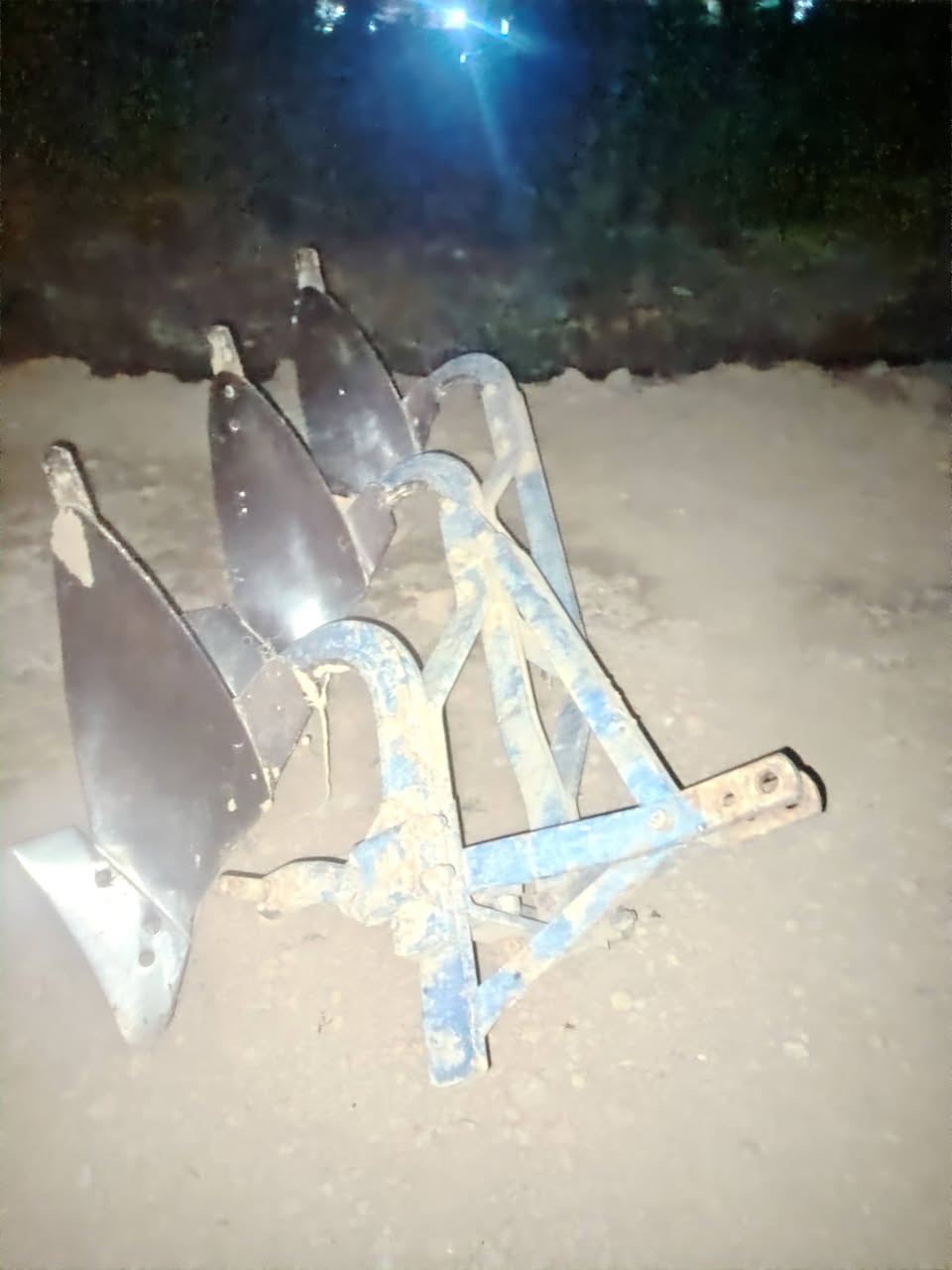 سلام عليكم مكينه بلاروس نضيفه خير من الله موديل 2013 معاها فدان واخرماشه واباذوره
العنوان ميسان  قضاء المجر الكبير ***********
