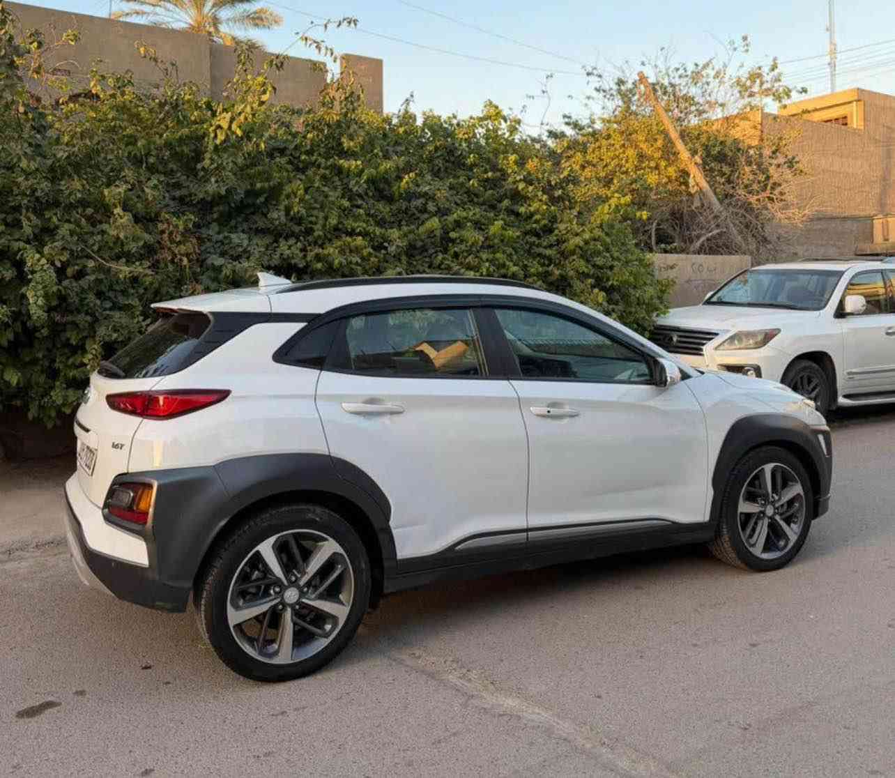 هوندا كونا (Kona)
السنة: 2020
Limited فول مواصفات

‎كير أوتوماتيك 7 سرعات DCT (دبل كلتش)

⚪️كشنات جلد  ابيض 
⚪️داخل السياره ابيض 
تدفئة للمقاعد الأمامية
مقعد السائق كهربائي
شاشة معلومات 10.25 إنش
Apple CarPlay + Android Auto
سماعات Infinity 
بصمة تشغيل + بصمه ابواب 
مكيف أوتوماتيك
فتحة سقف ( سلايت روف)
كاميرا خلفية متحركه 
نظام المحافظة على المسار
نظام التحذير من التصادم الأمامي
مراقبة النقطة العمياء

رقم اربيل الجديد باسمنا

السياره  جاهزه مابيها نقص ماتصرف عليها دينار 

السياره حادثها جاملغ وبنيد ومبدلات قطع اصليه نفس اللون يعني سونر يطلع عندك بدون صبغ 
وصور الحادث موجوده ب المنشور 

رايدها ب 137 ورقه وبيها مجال بسيط

للاستفسار :- مكان السياره بغداد الصليخ *********** بغداد, العراق
