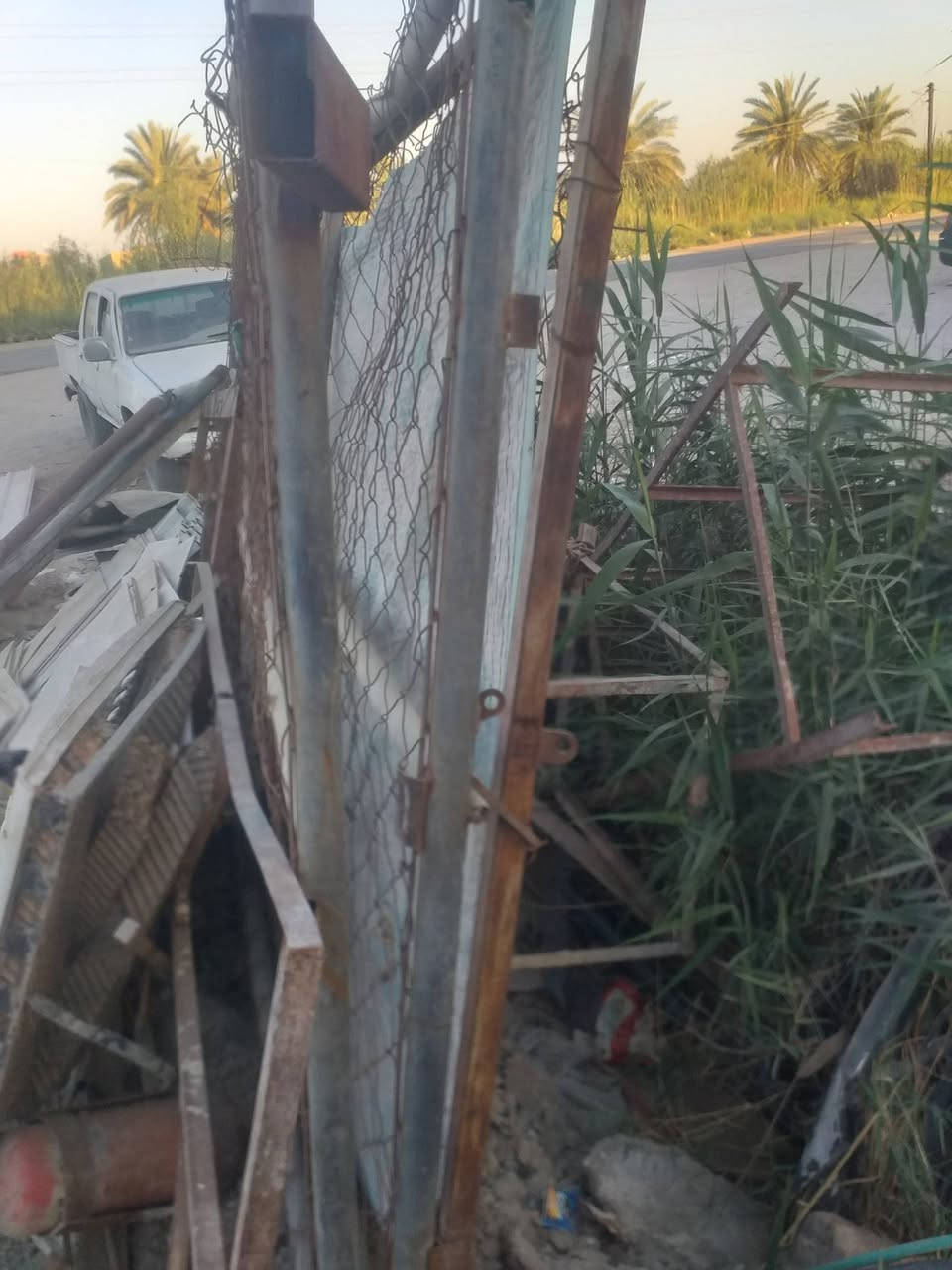 السلام عليكم  بيبان  حديد للبيع الي اتفيدة يتصل ***********
